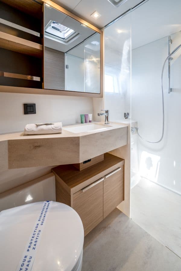 Lagoon 46  - photo 20