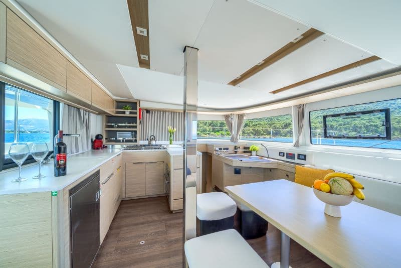 Lagoon 46  - photo 7