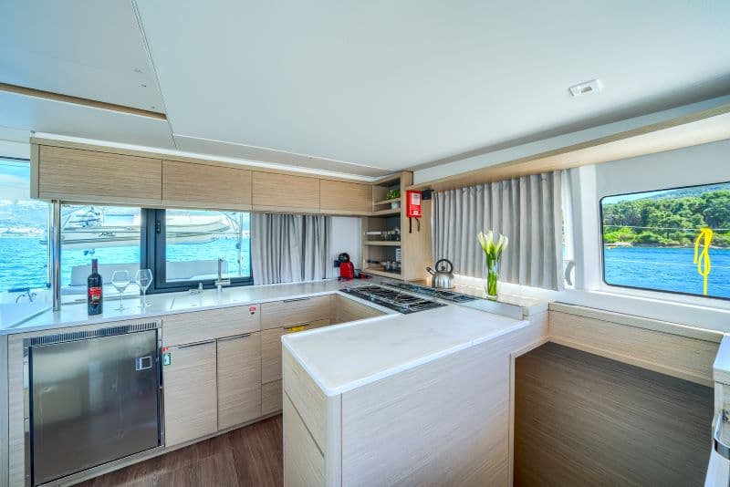 Lagoon 46  - photo 9