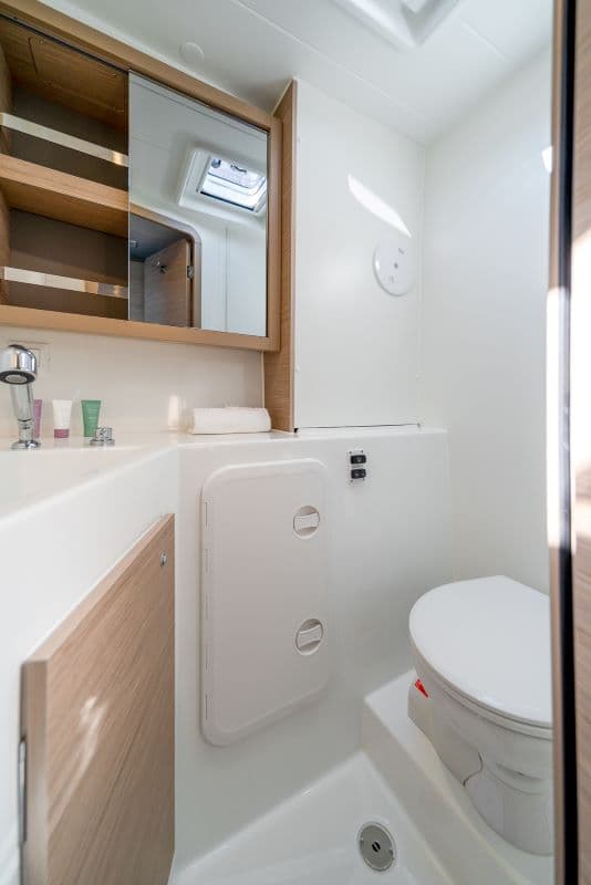 Lagoon 42 - photo 10