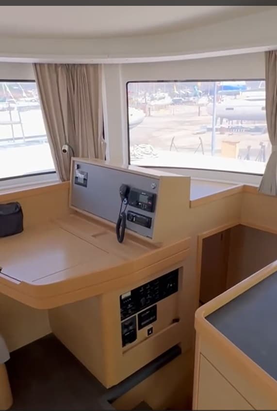 Lagoon 42 - photo 10