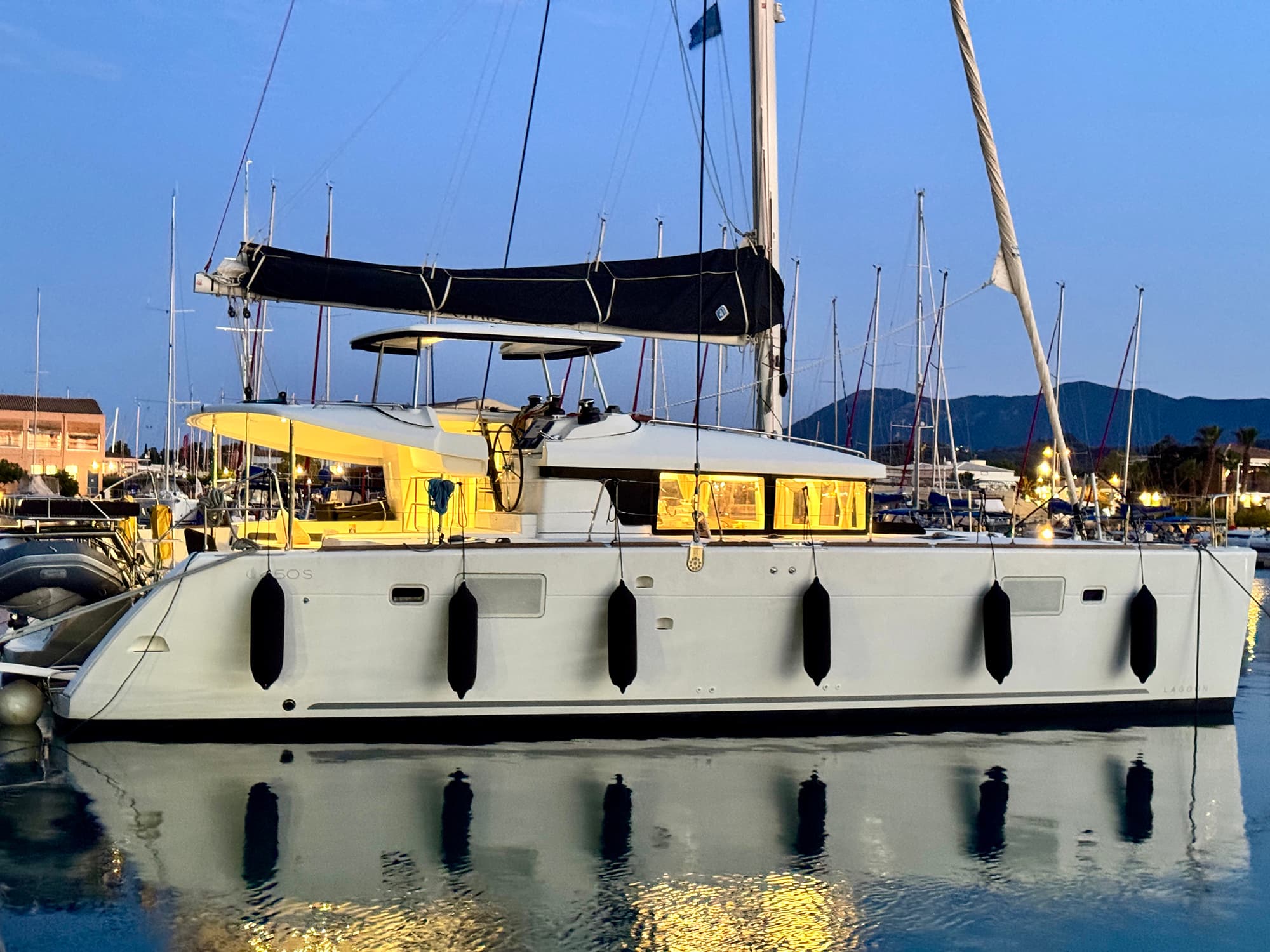 Lagoon 450 Sport - photo