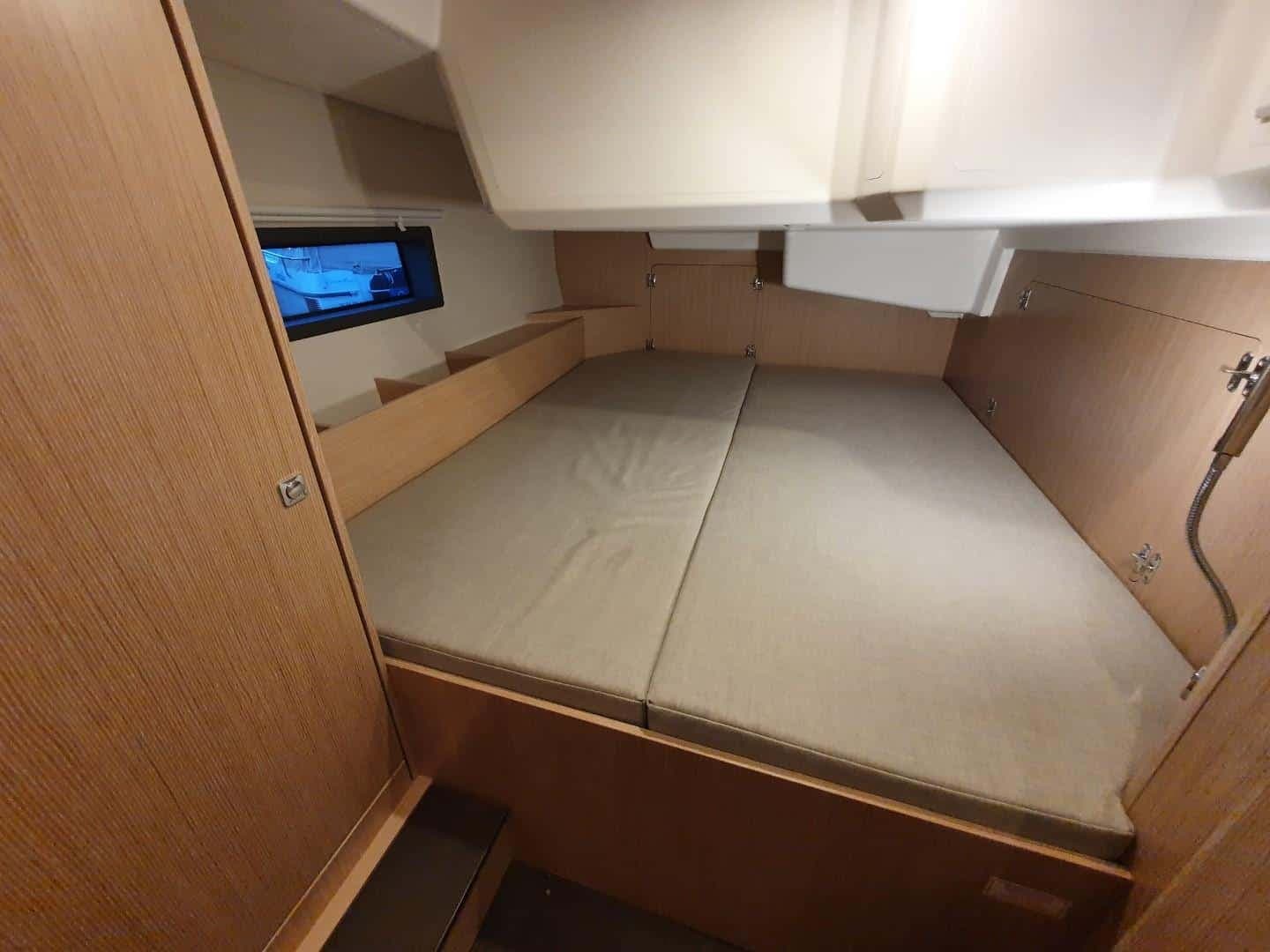 Bavaria C42 - photo 11