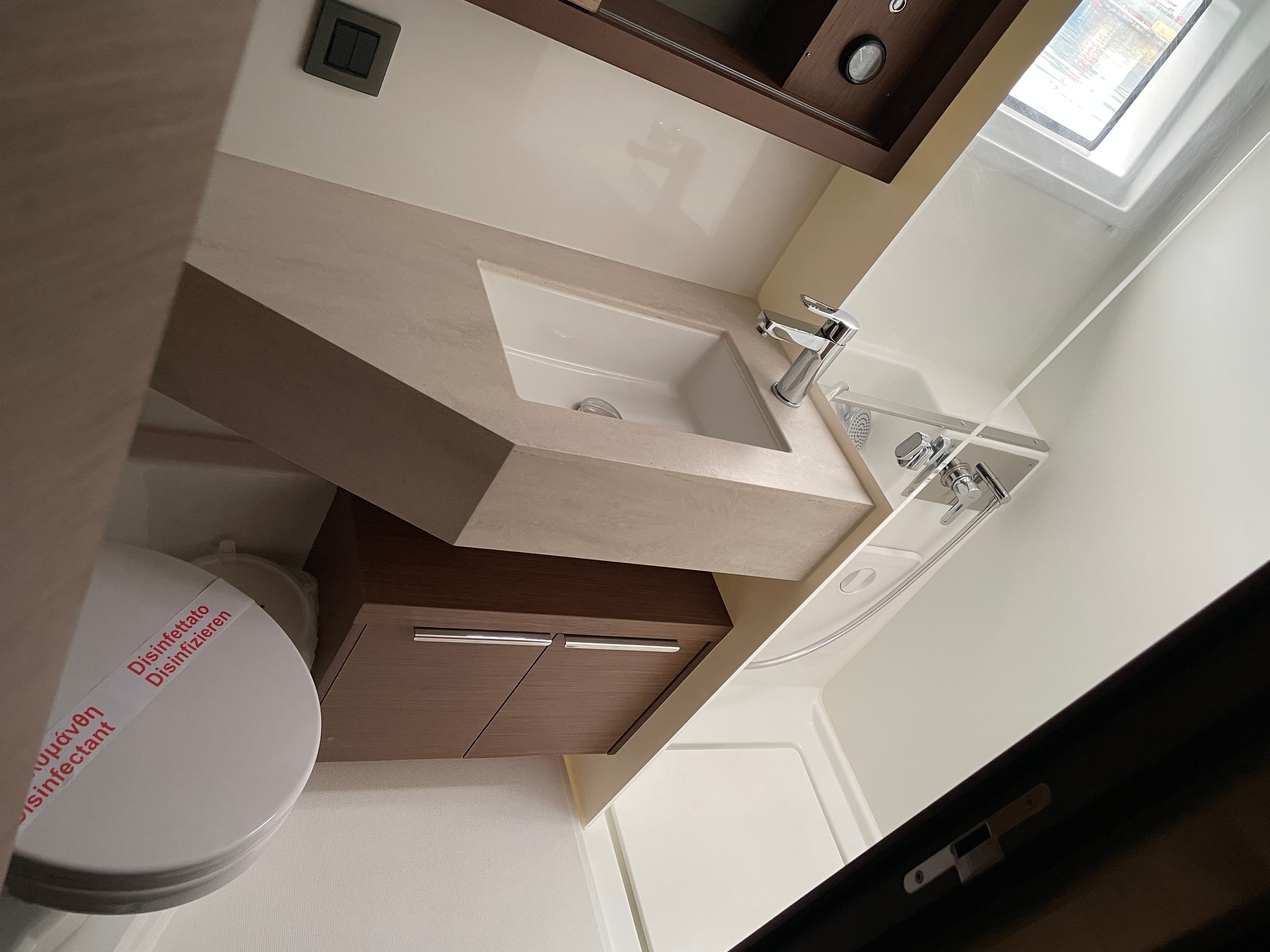 Lagoon 46  - photo 7