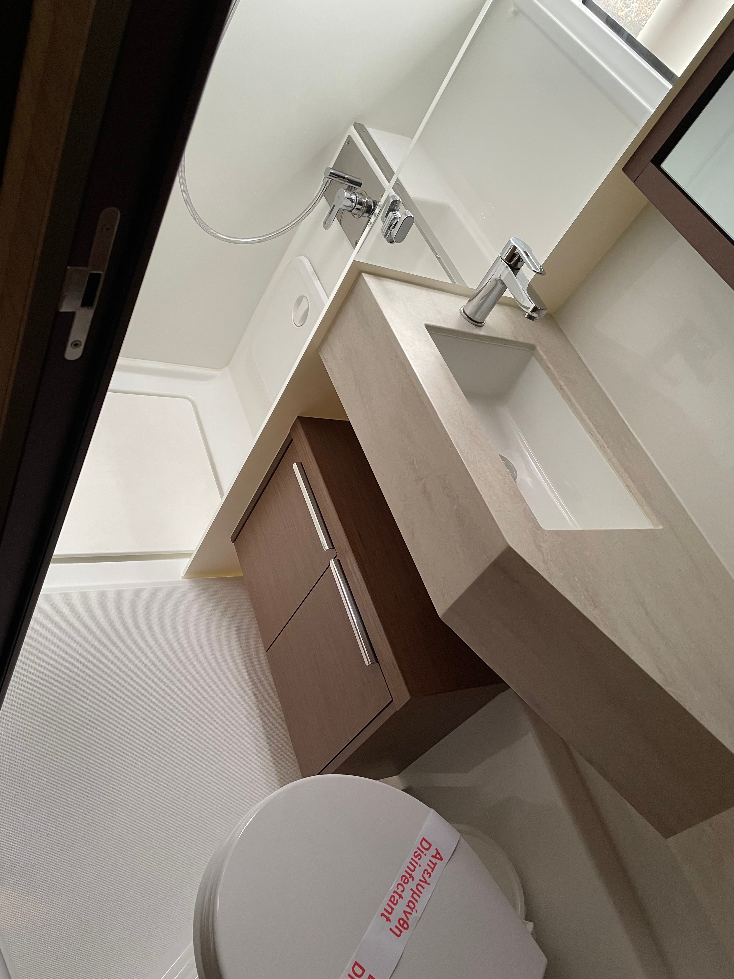 Lagoon 46  - photo 11