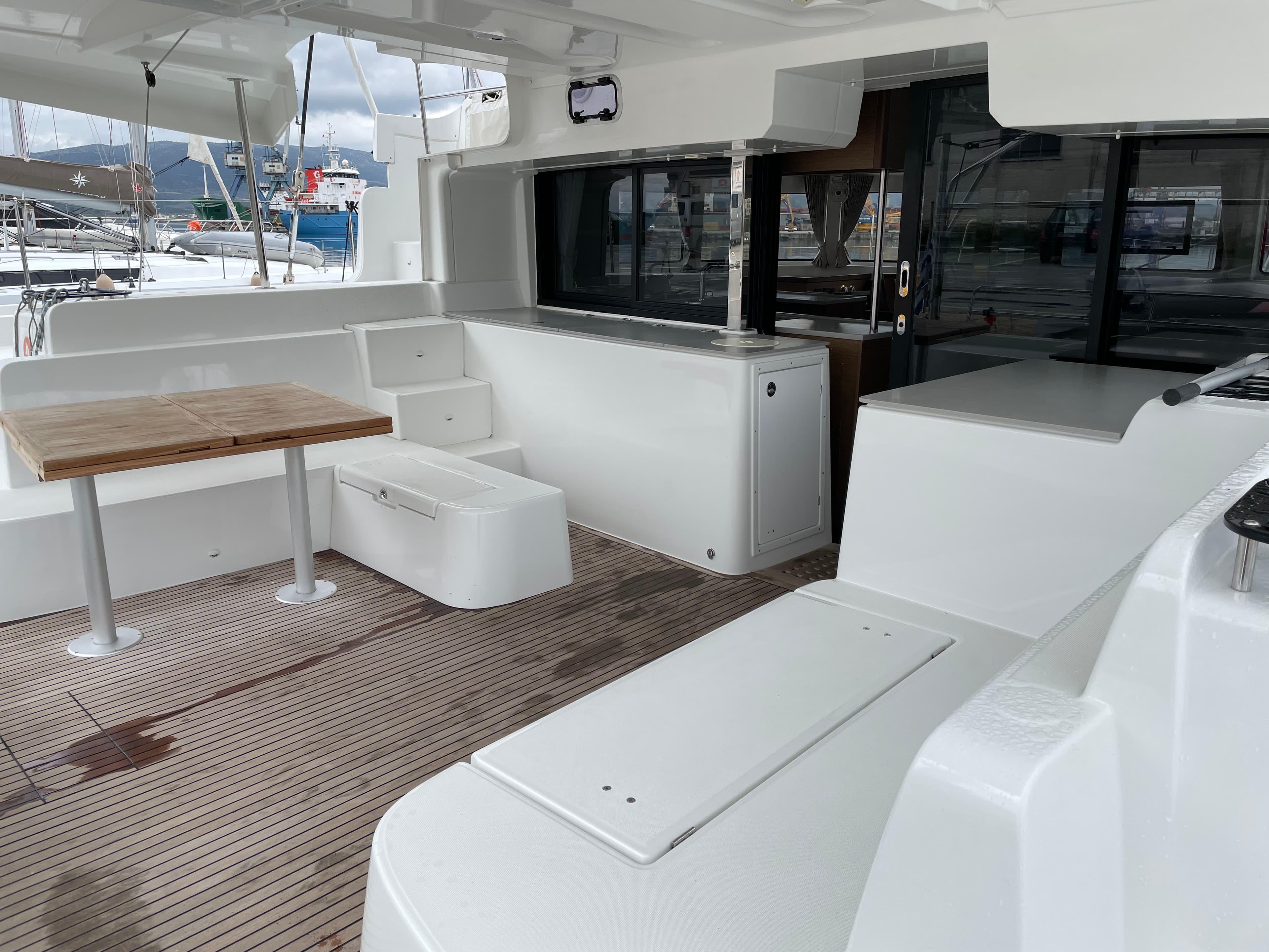 Lagoon 46  - photo 6