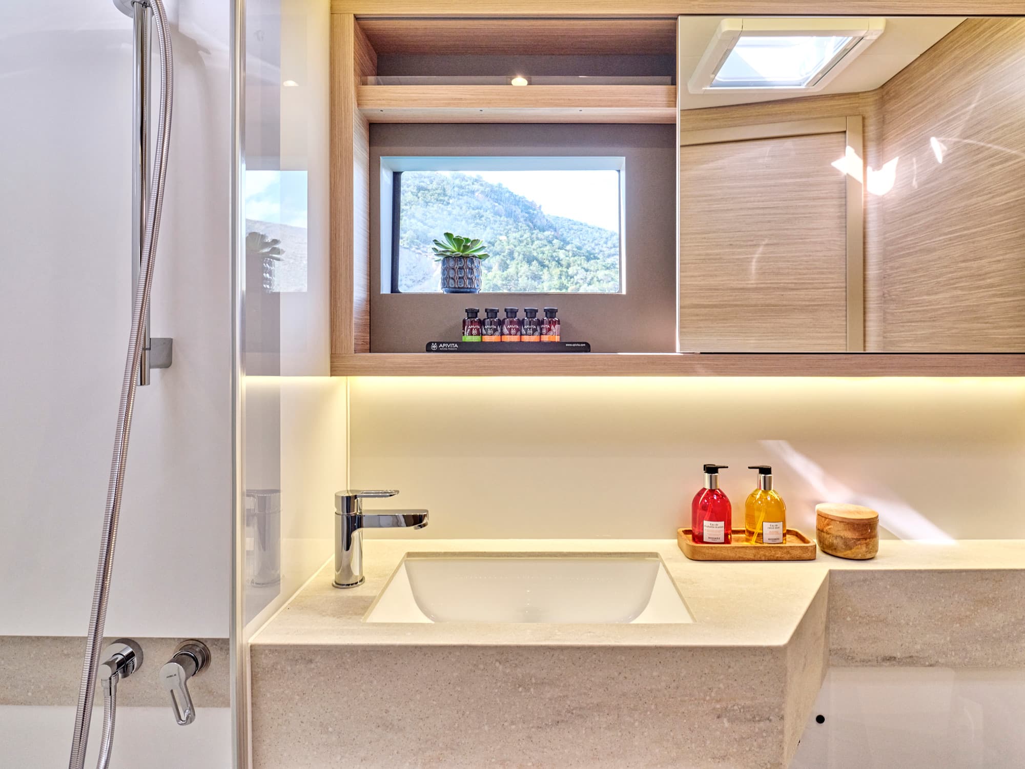 Lagoon 51 - photo 50