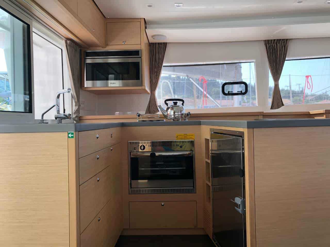 Lagoon 450 Fly - photo 10