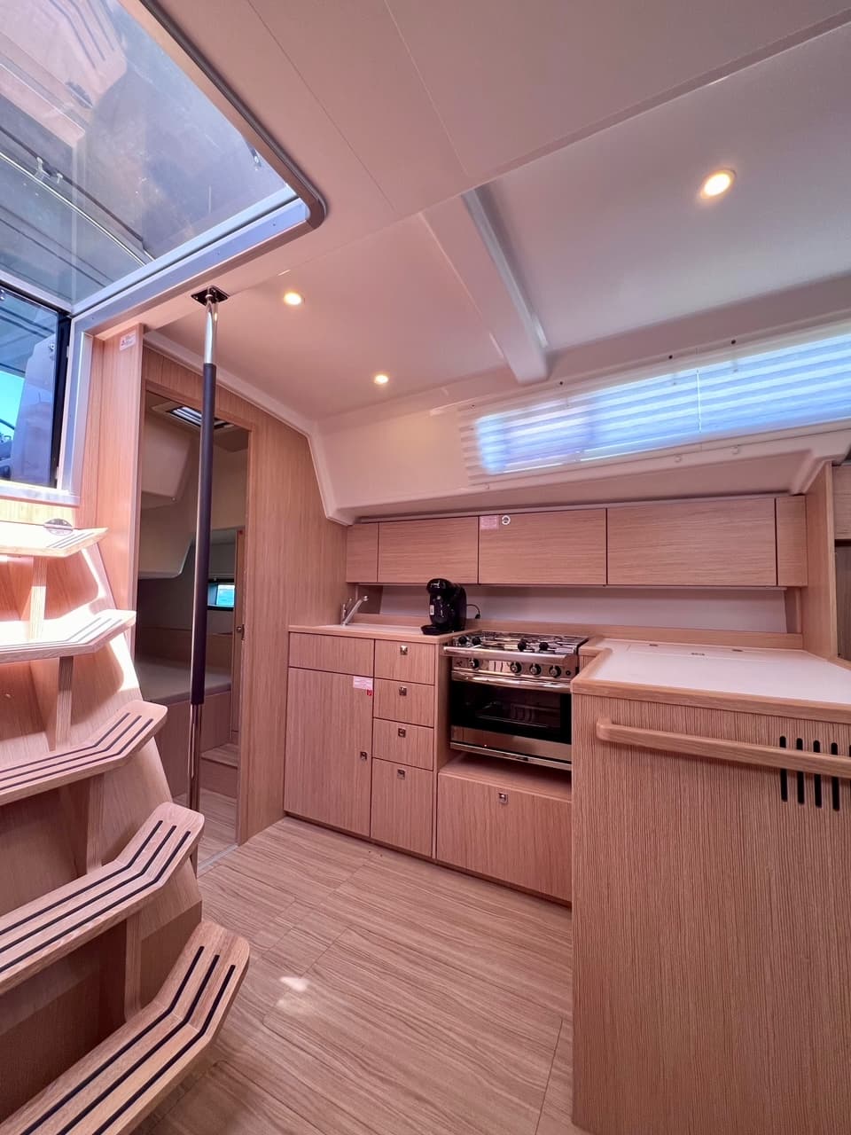 Bavaria C42 - photo 6