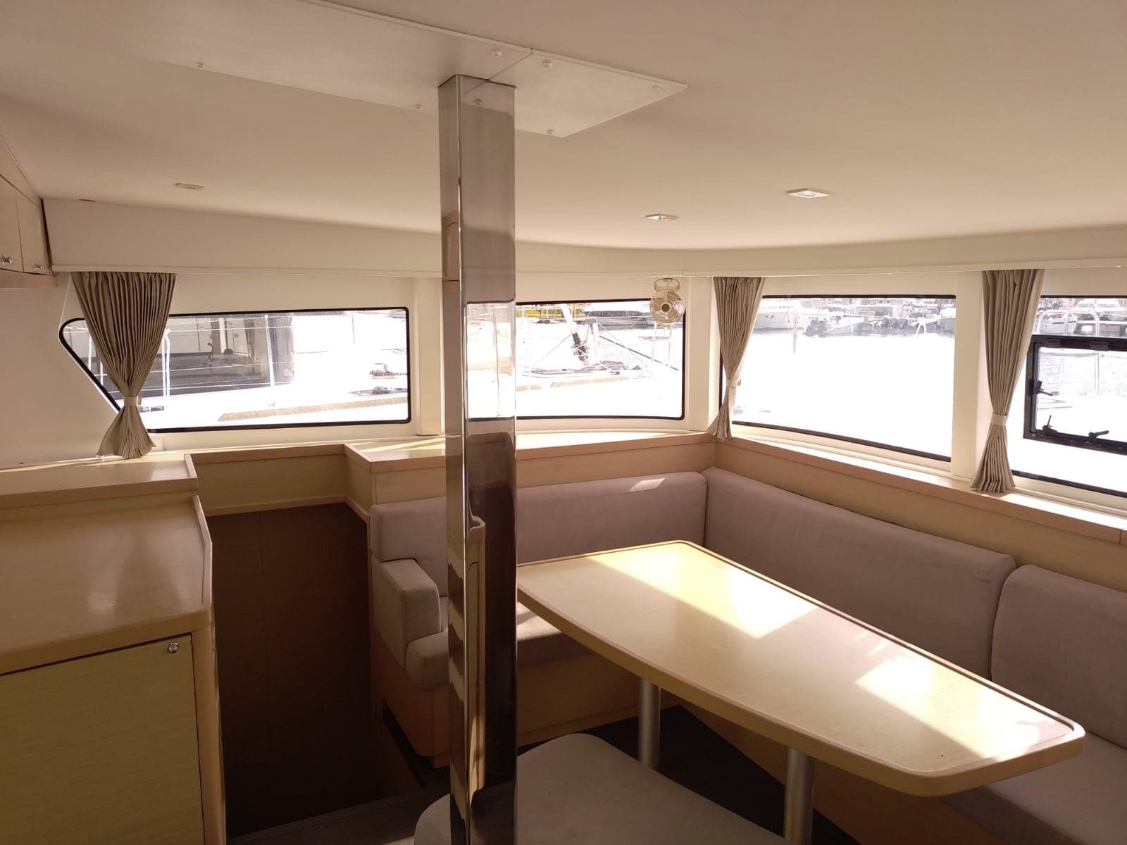 Lagoon 42 - photo 12