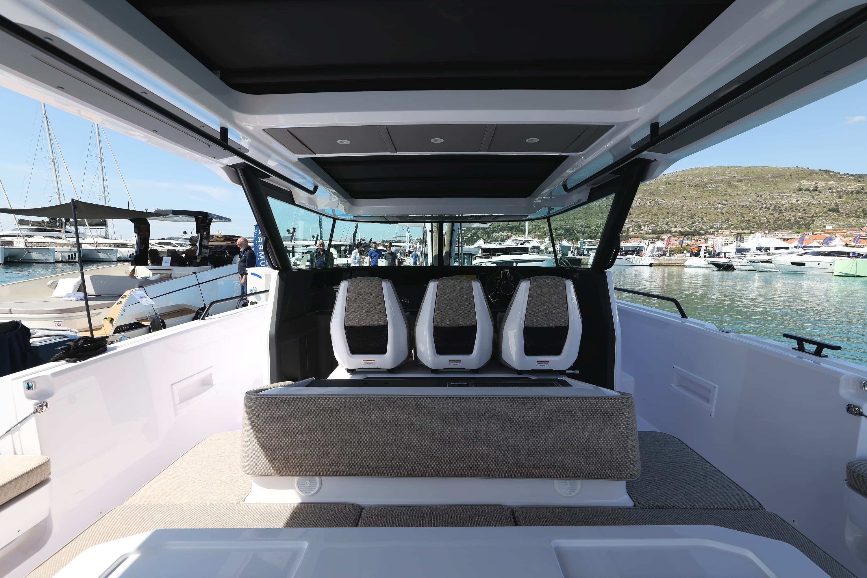 Axopar 45 Cross Top - photo 14