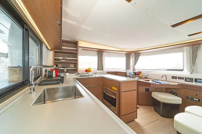 Lagoon 46  - photo 6