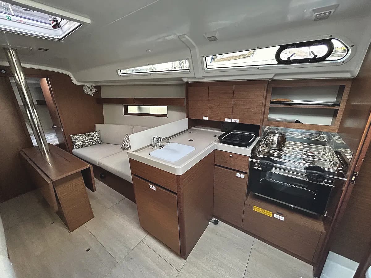 Oceanis 34.1 - photo 8