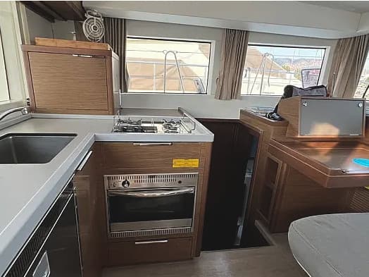 Lagoon 40 - photo 16