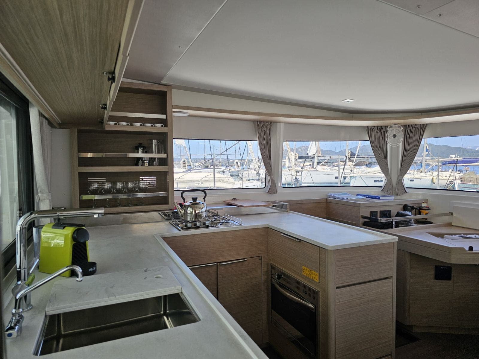 Lagoon 46  - photo 9