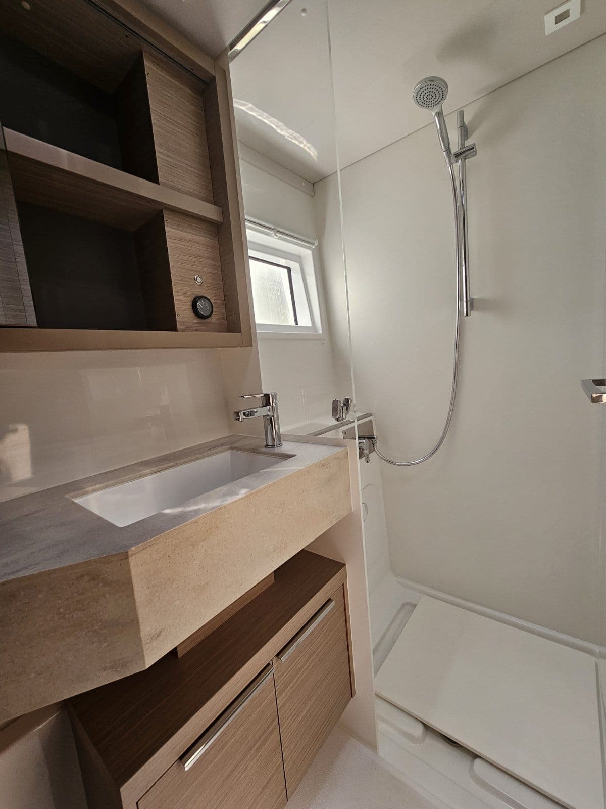 Lagoon 46  - photo 8