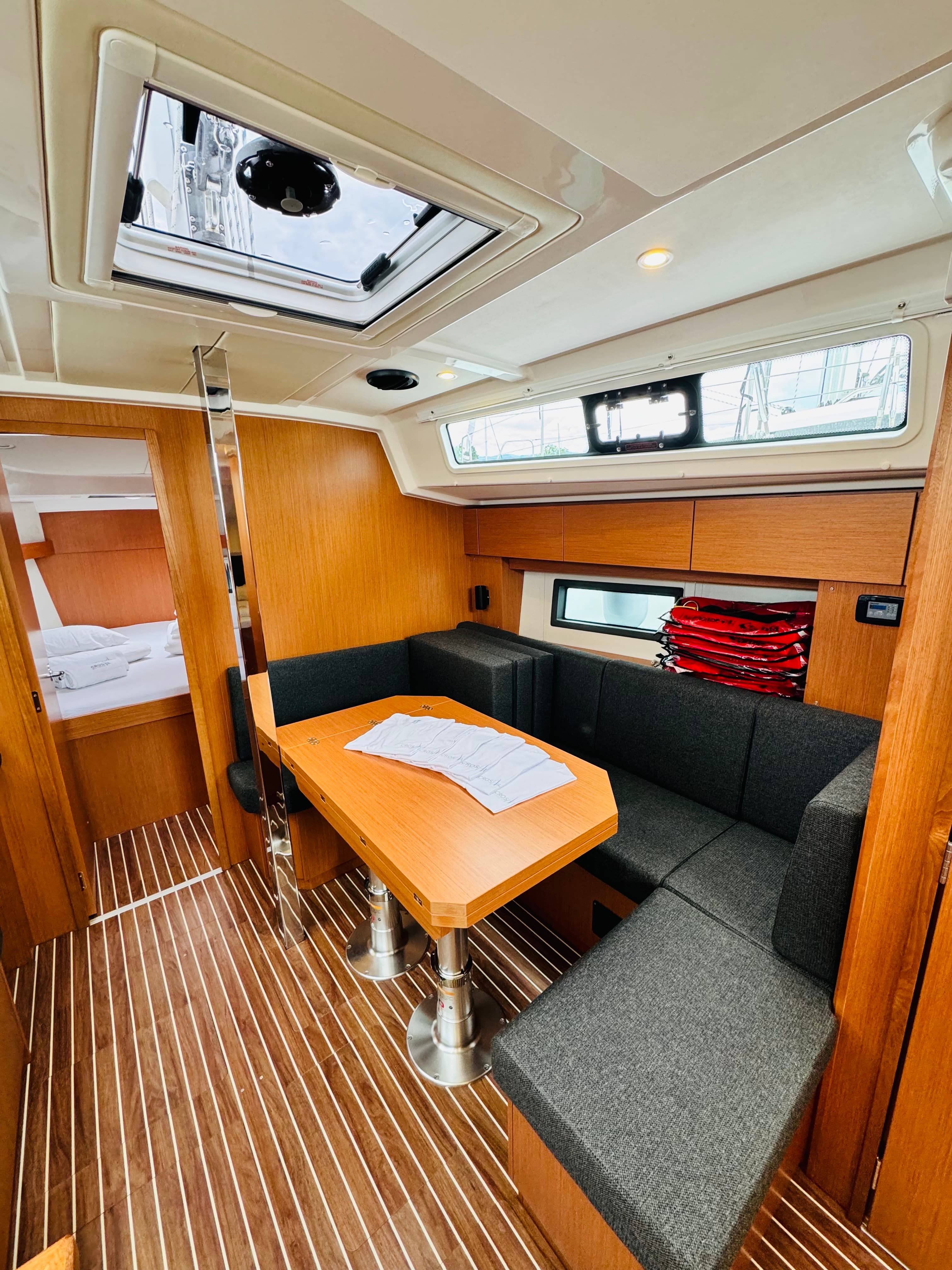 Bavaria C38 - photo 15