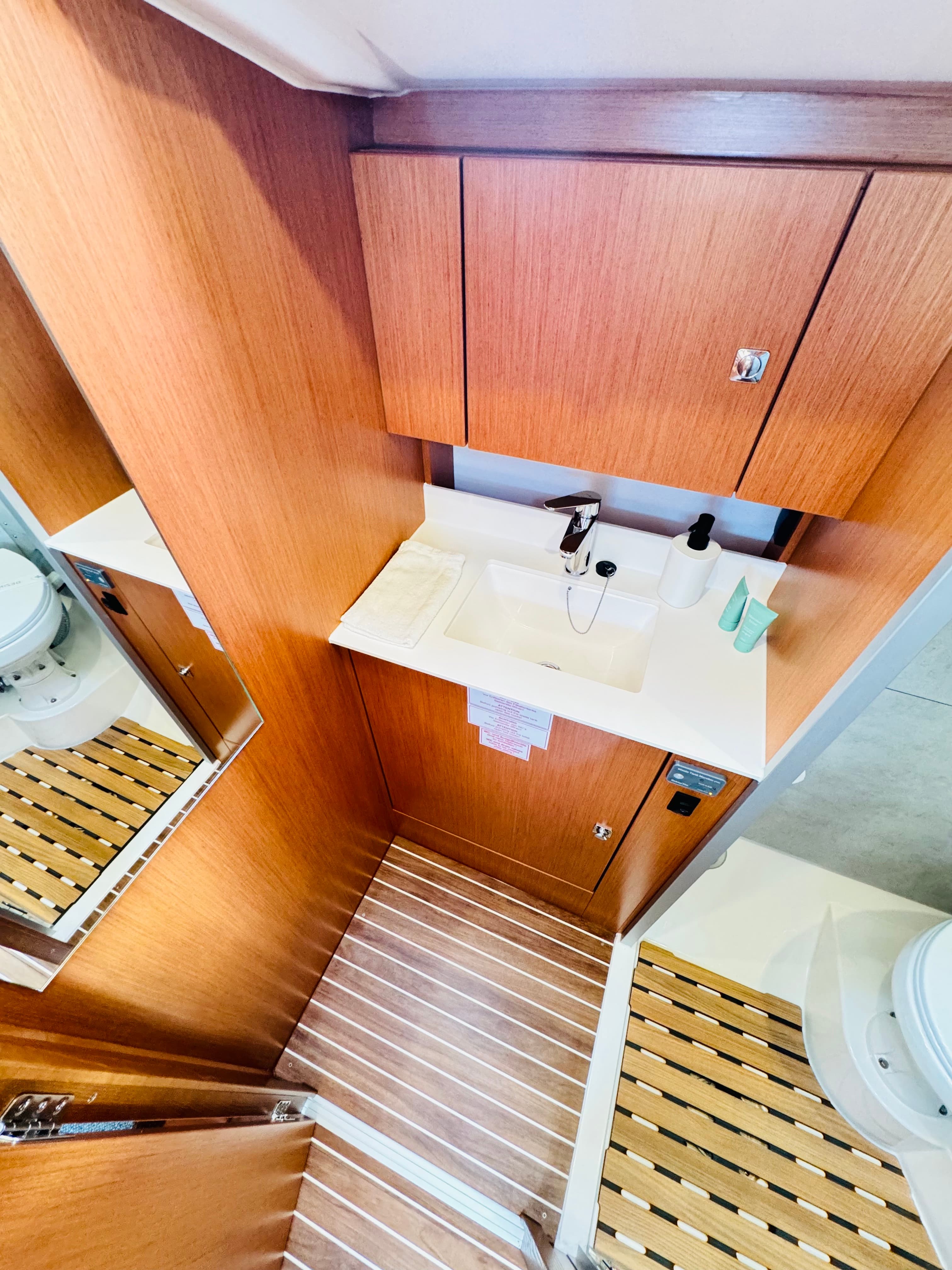 Bavaria C38 - photo 16