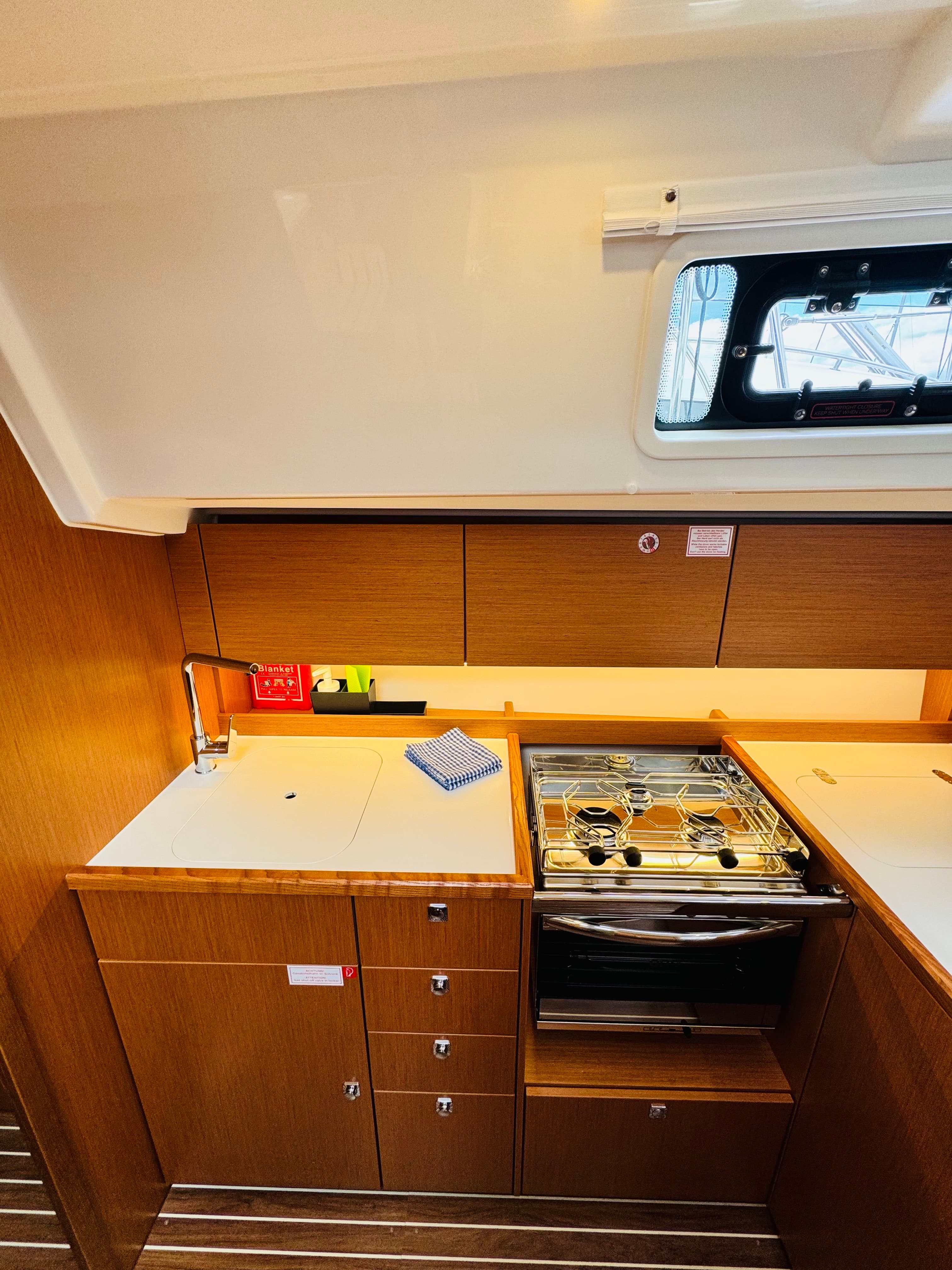 Bavaria C38 - photo 25