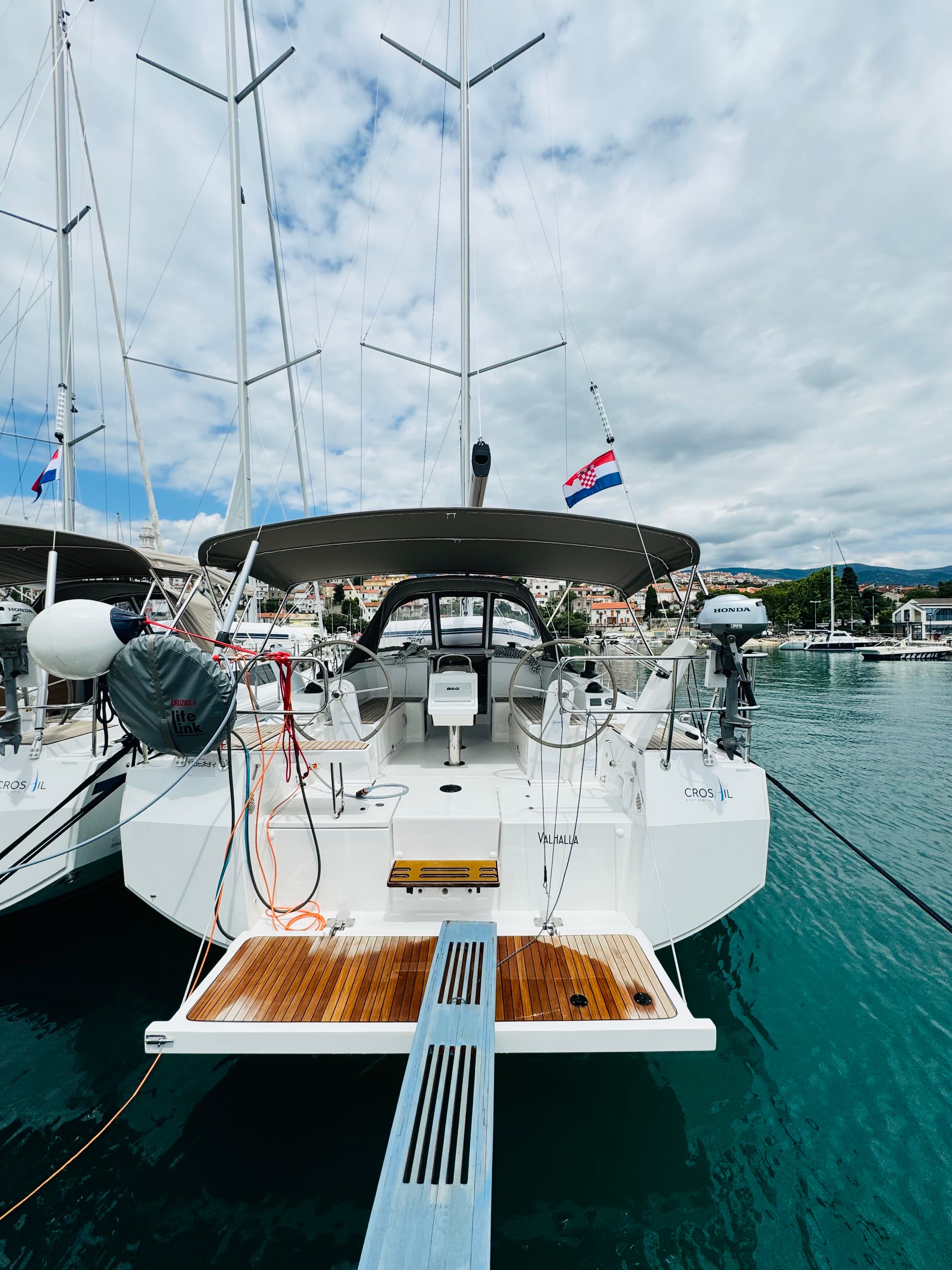 Bavaria C38 - photo 12