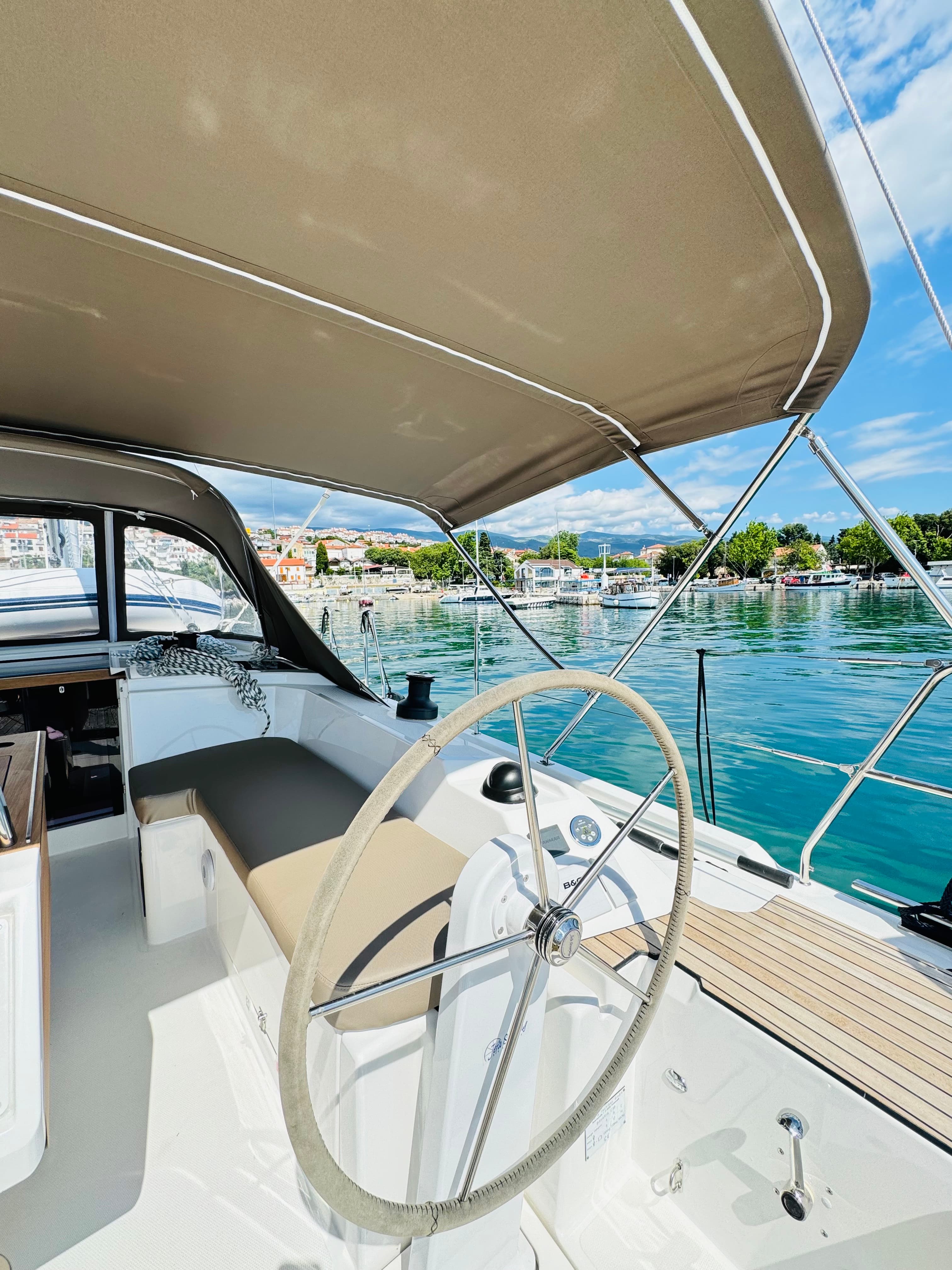 Bavaria C38 - photo 8