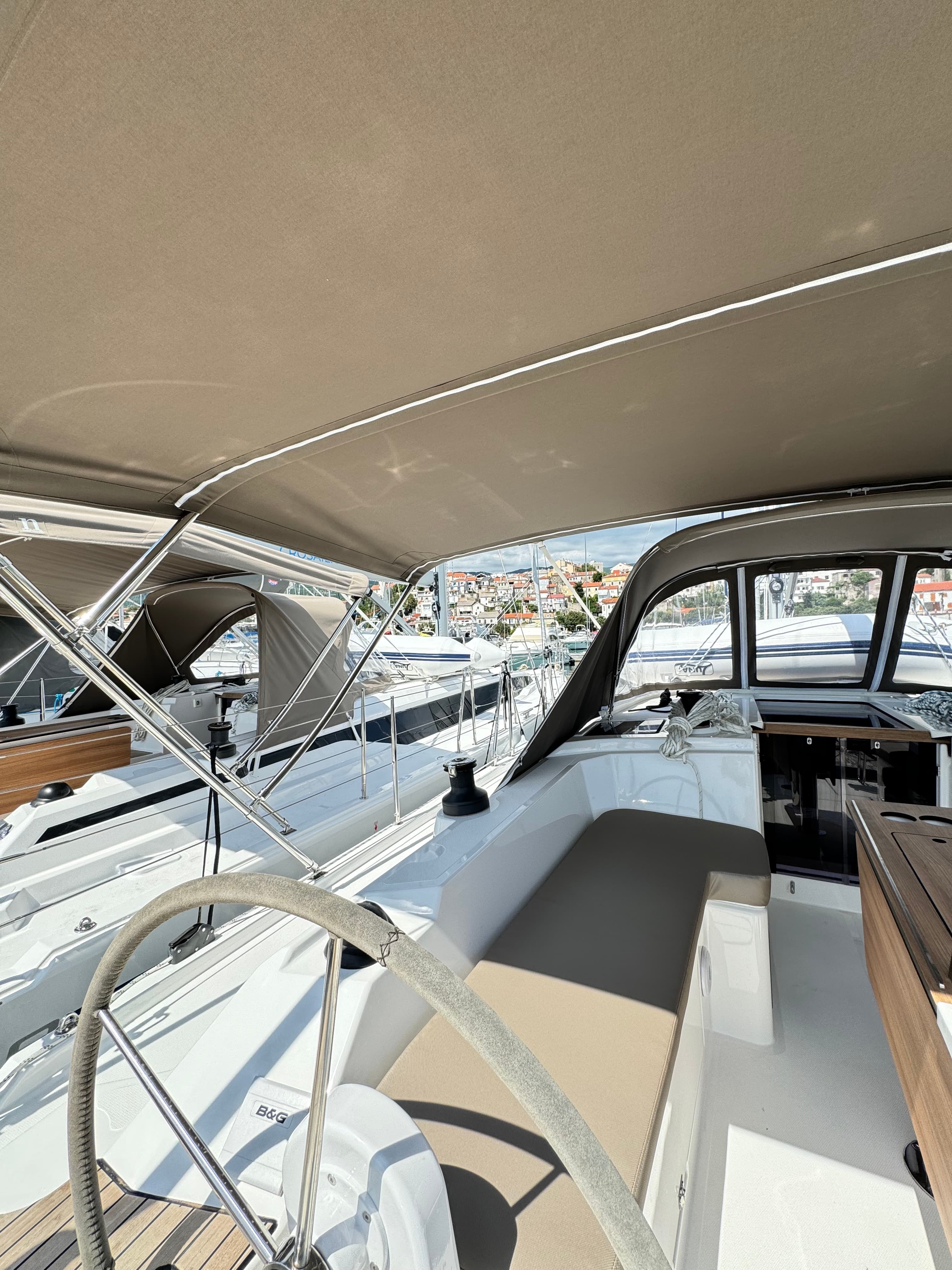 Bavaria C38 - photo 13