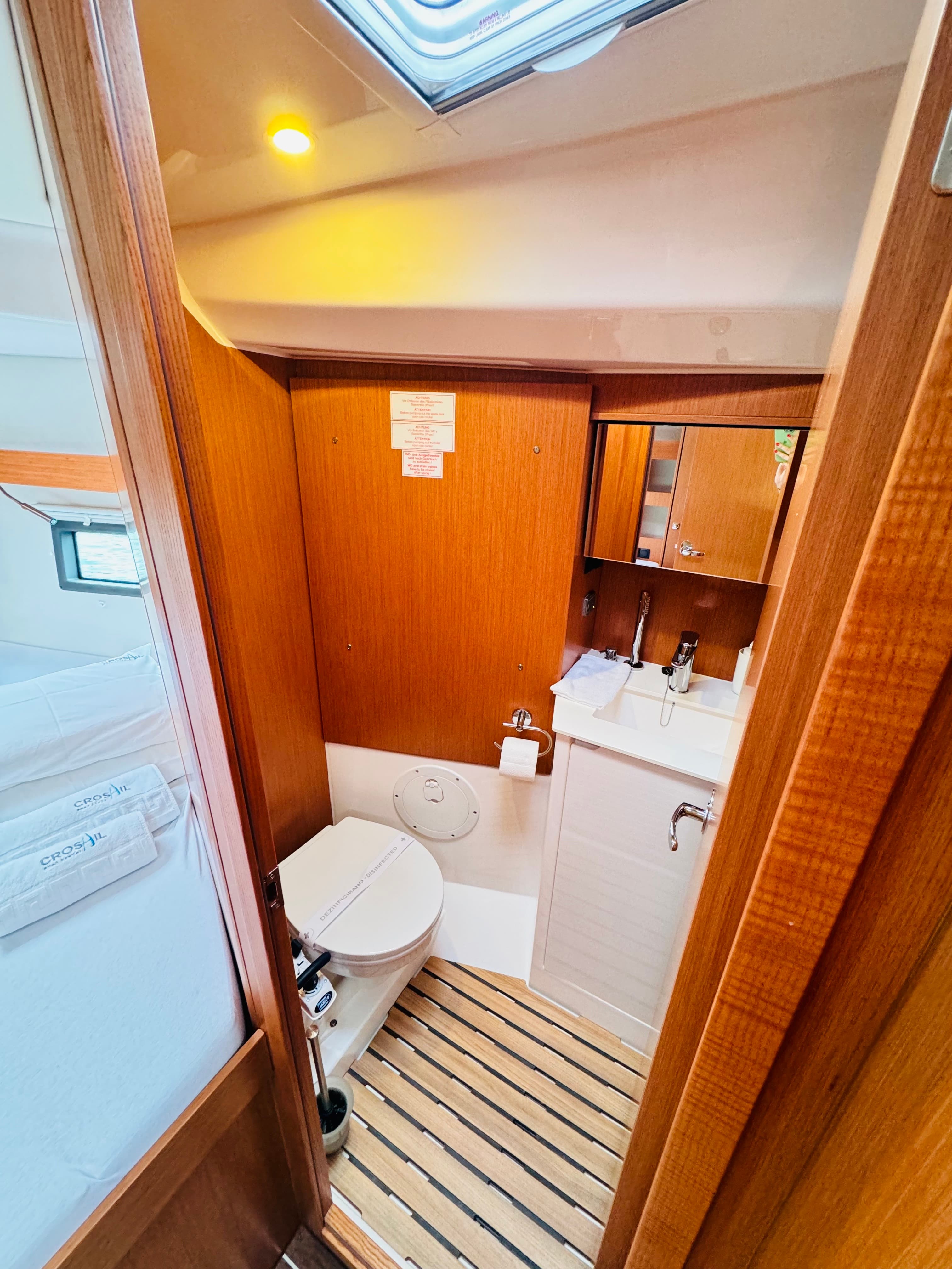 Bavaria C38 - photo 8