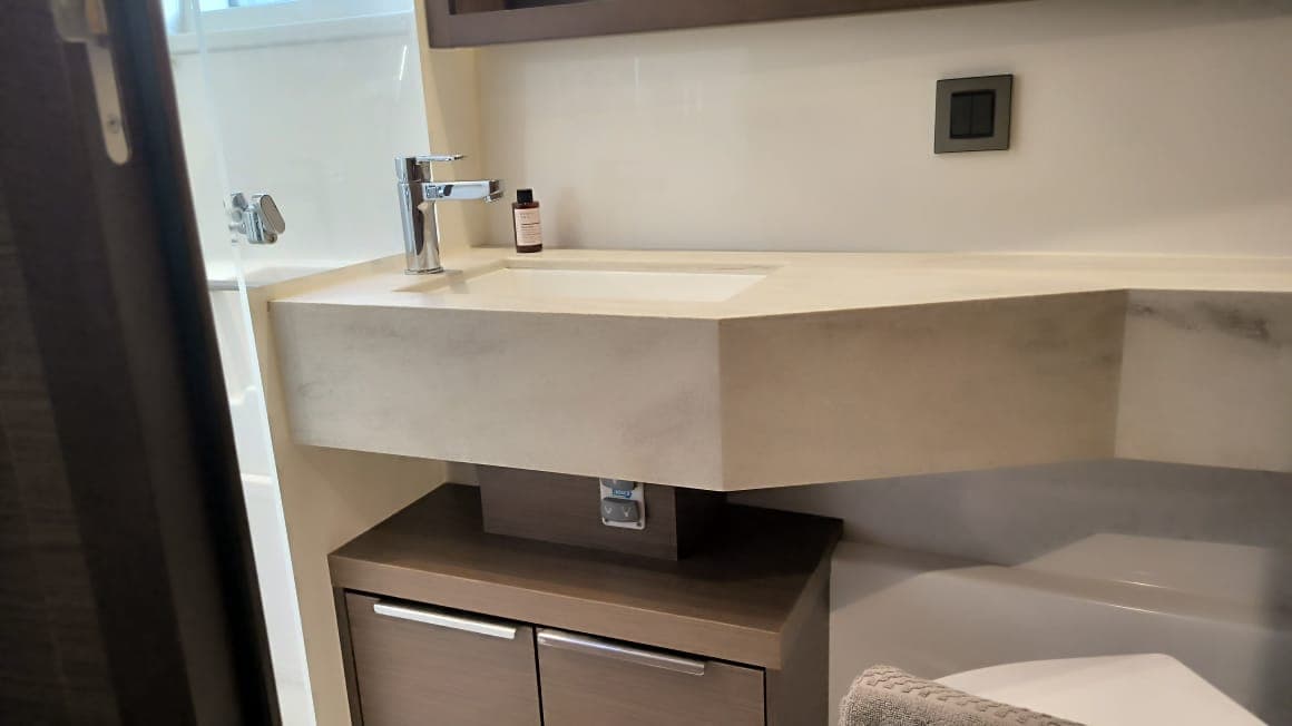 Lagoon 46  - photo 16