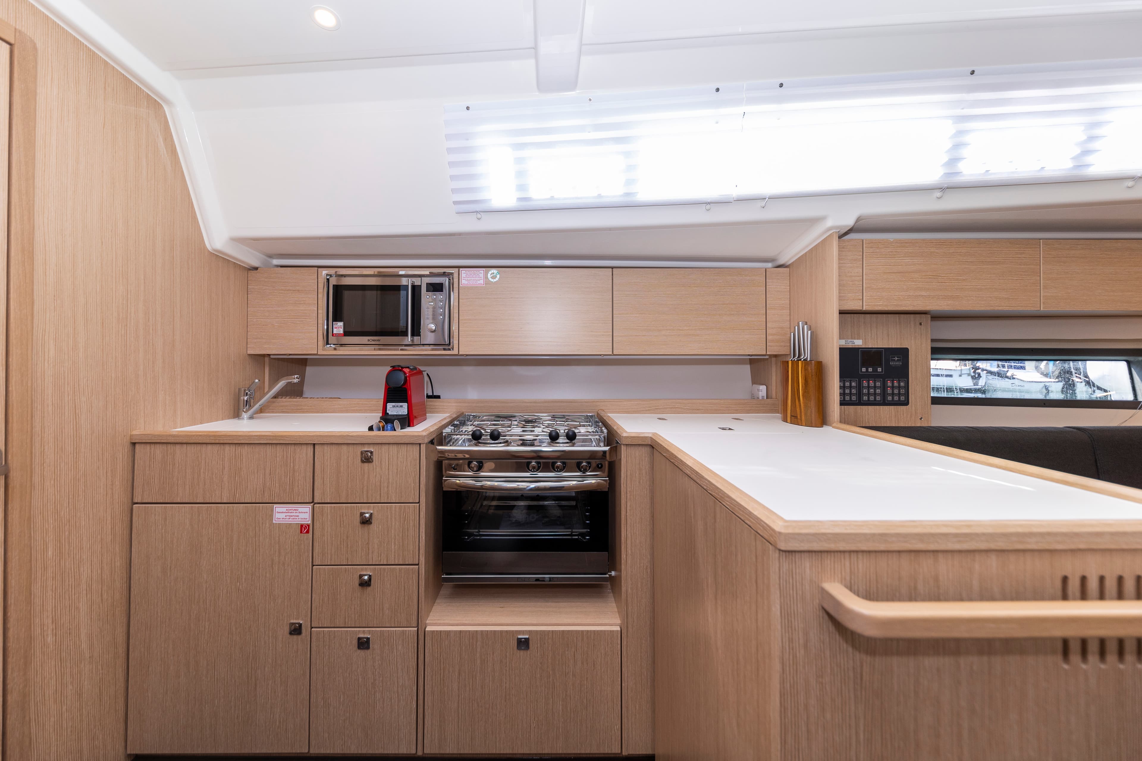 Bavaria C42 - photo 10