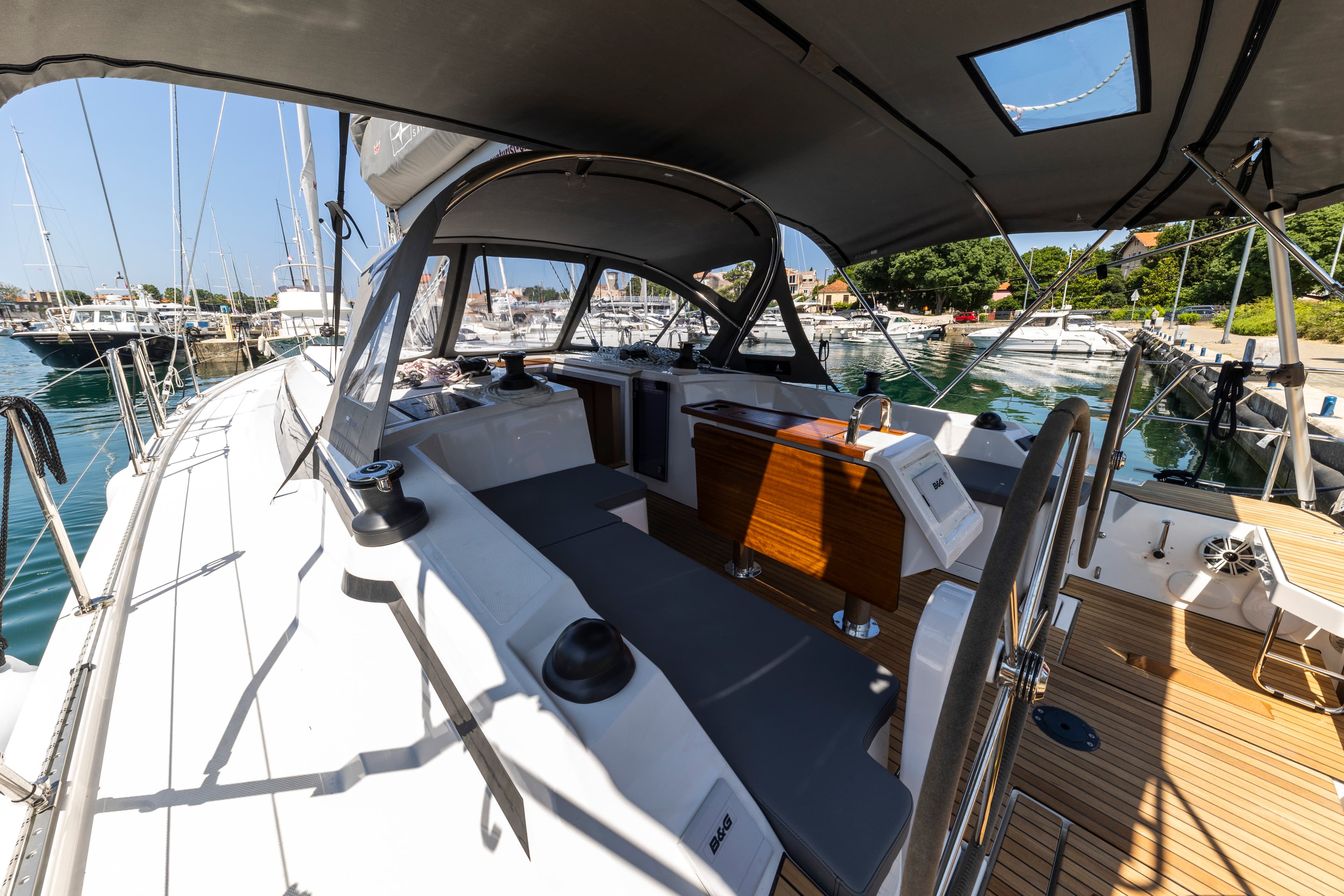 Bavaria C42 - photo 11