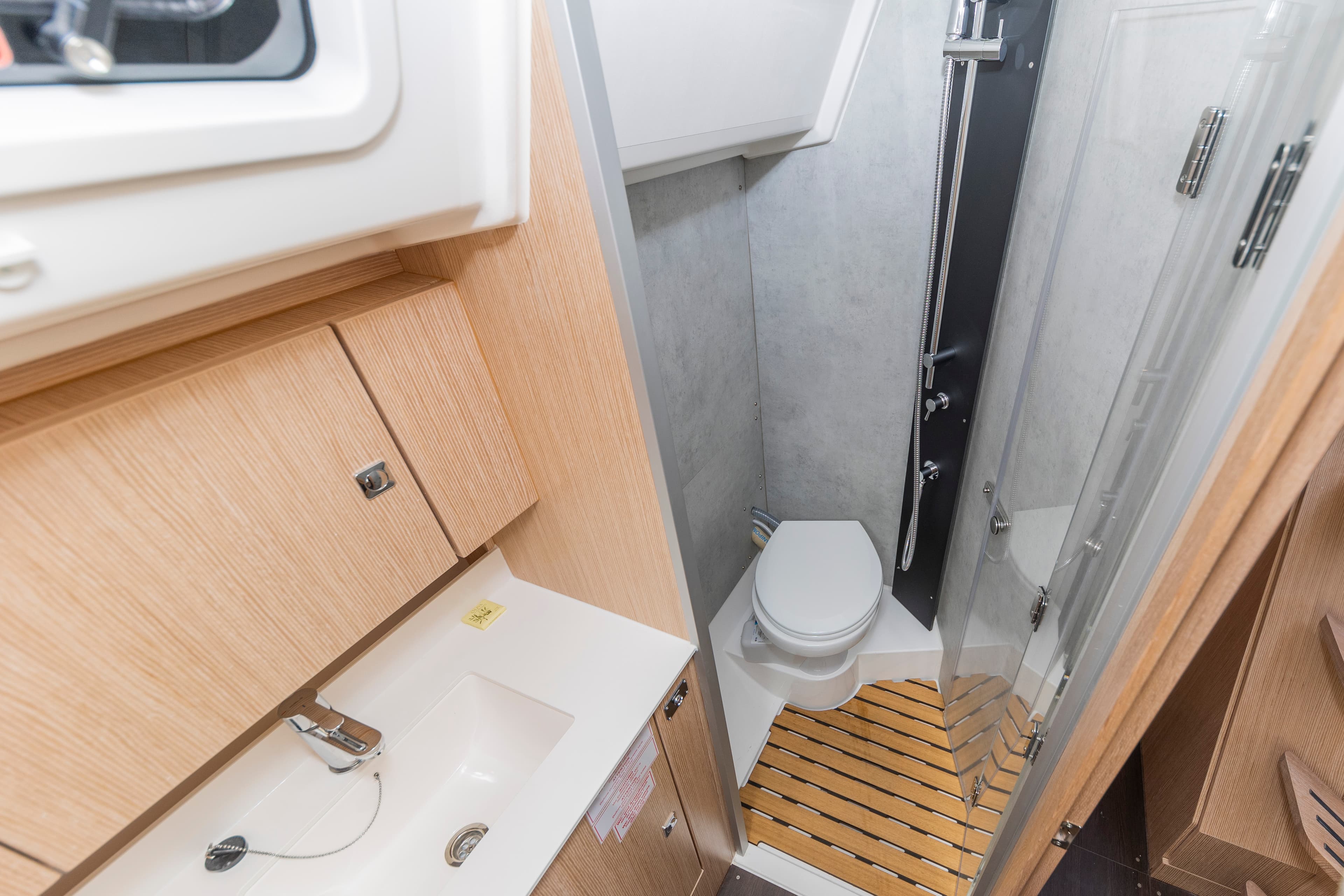 Bavaria C42 - photo 19