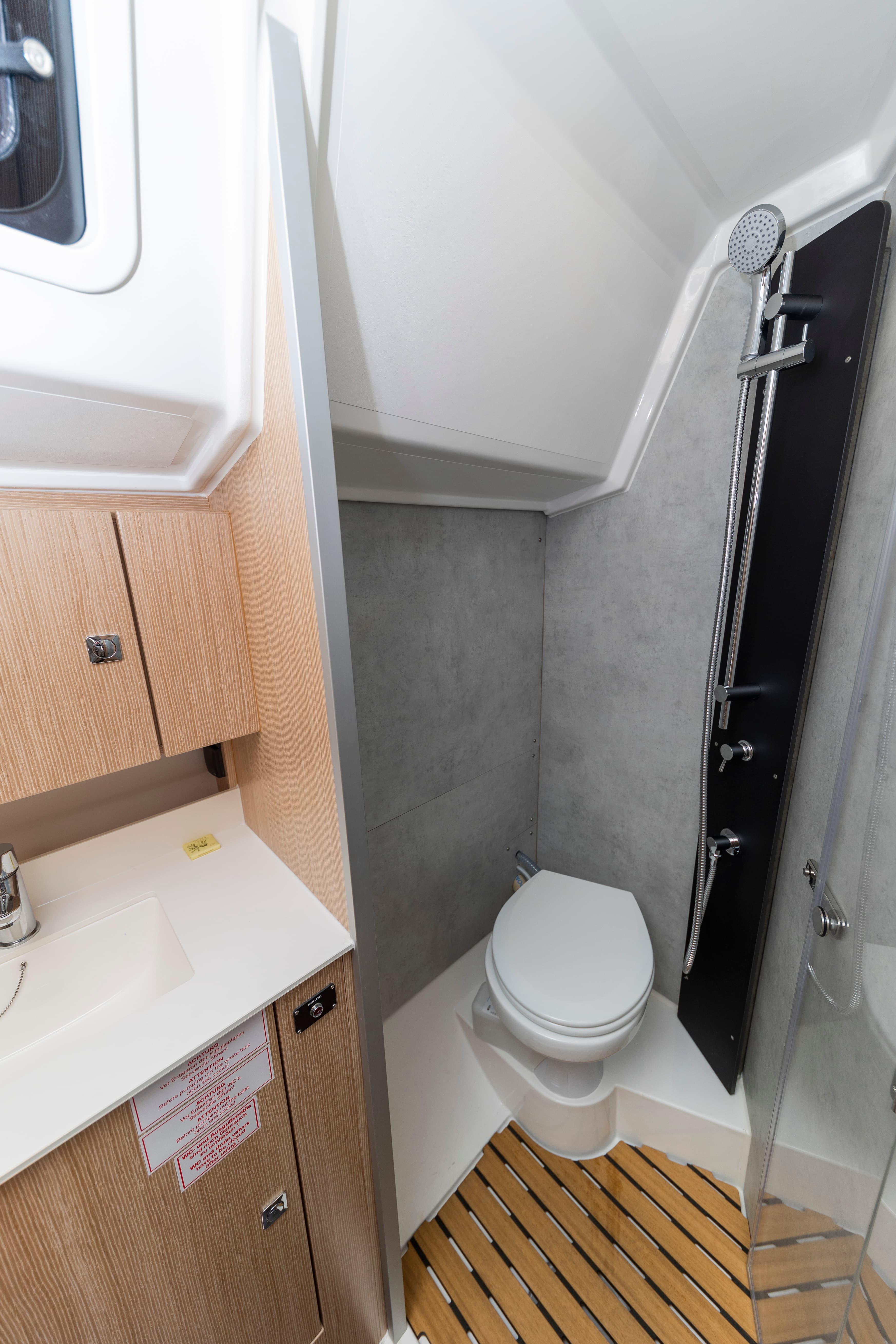 Bavaria C42 - photo 33