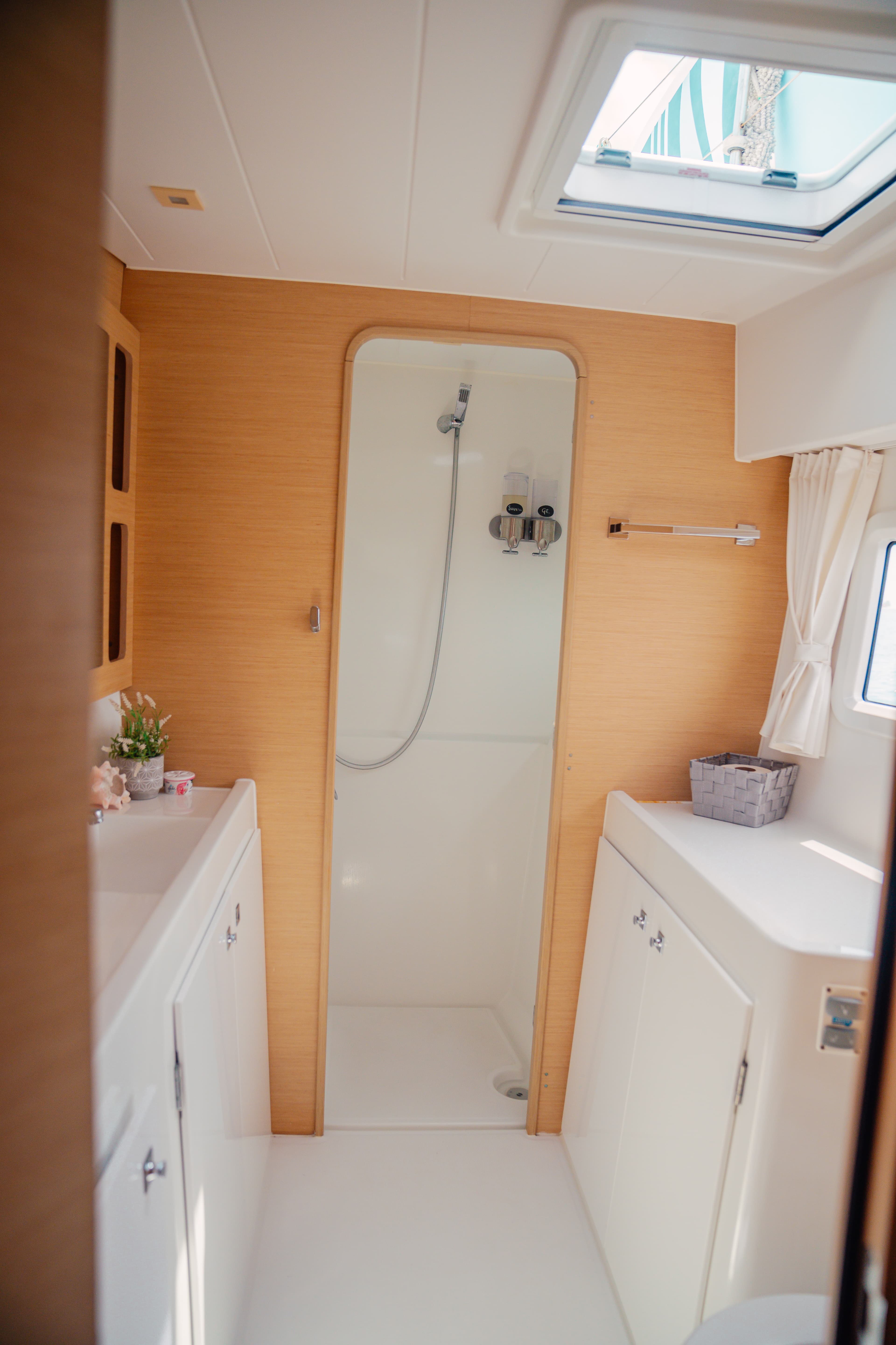 Lagoon 42 - photo 10