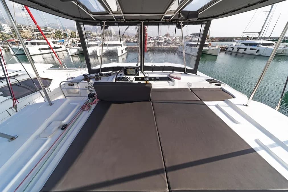 Lagoon 46  - photo 4