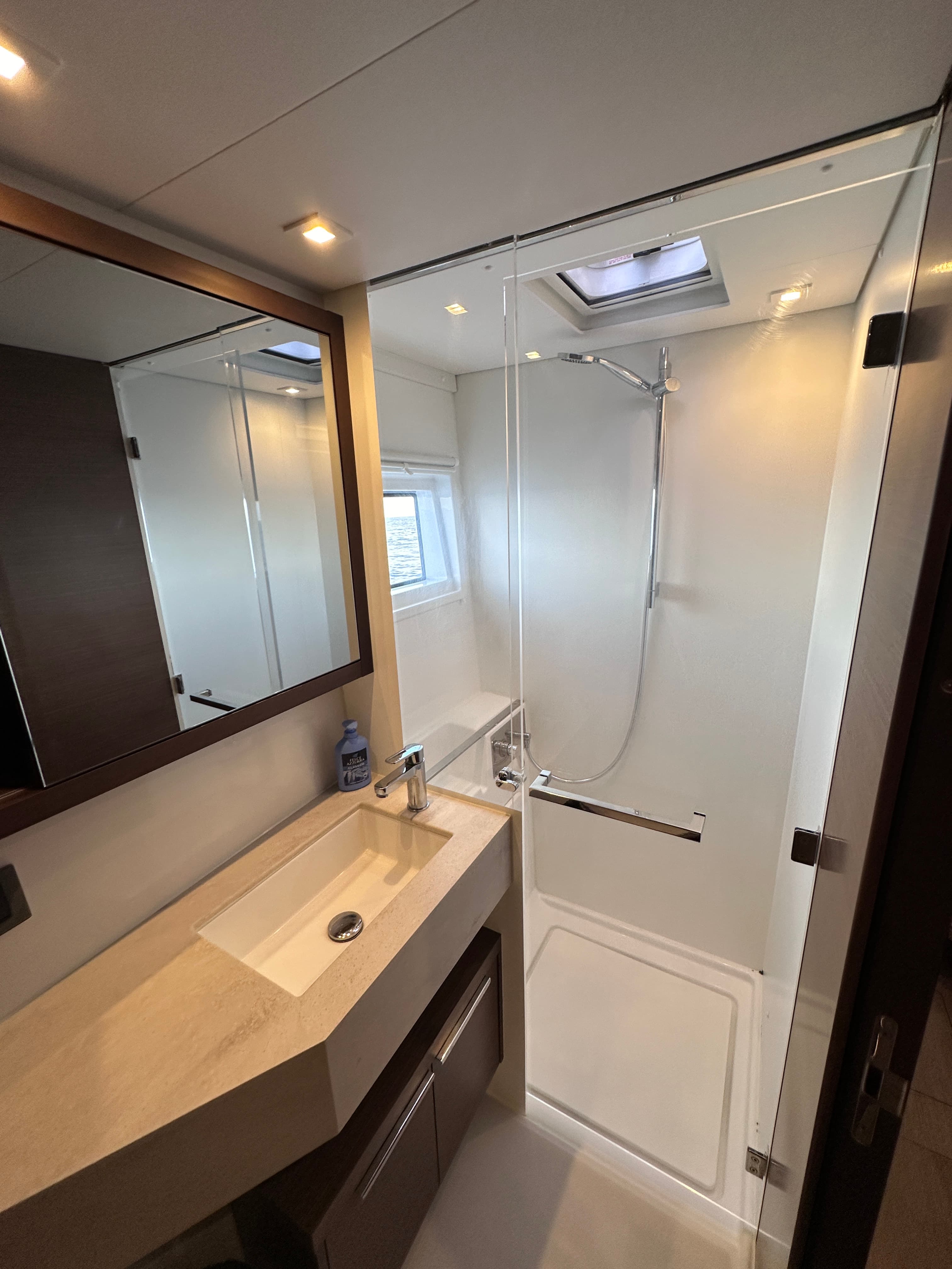 Lagoon 46  - photo 11