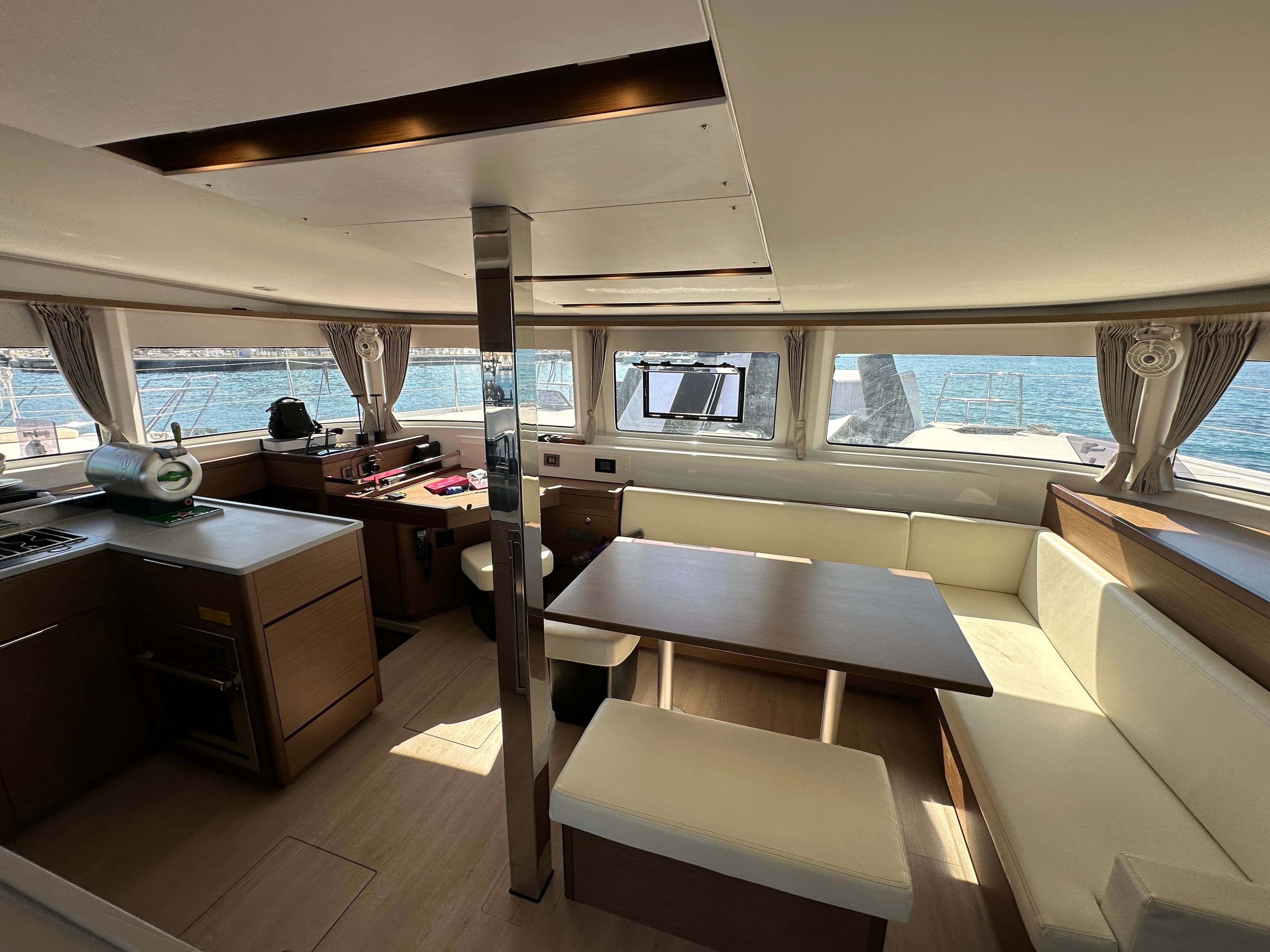 Lagoon 46  - photo 32