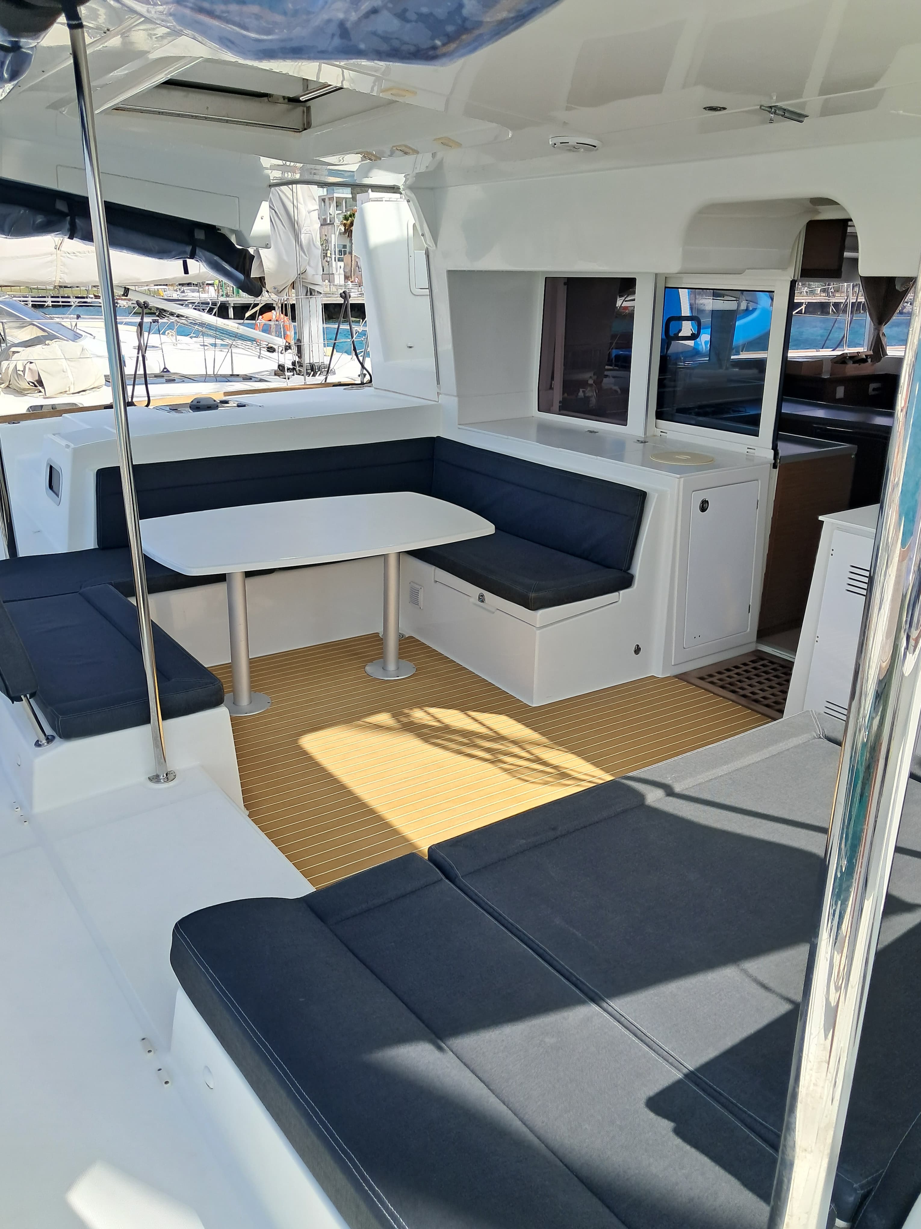 Lagoon 450 Fly - photo 34