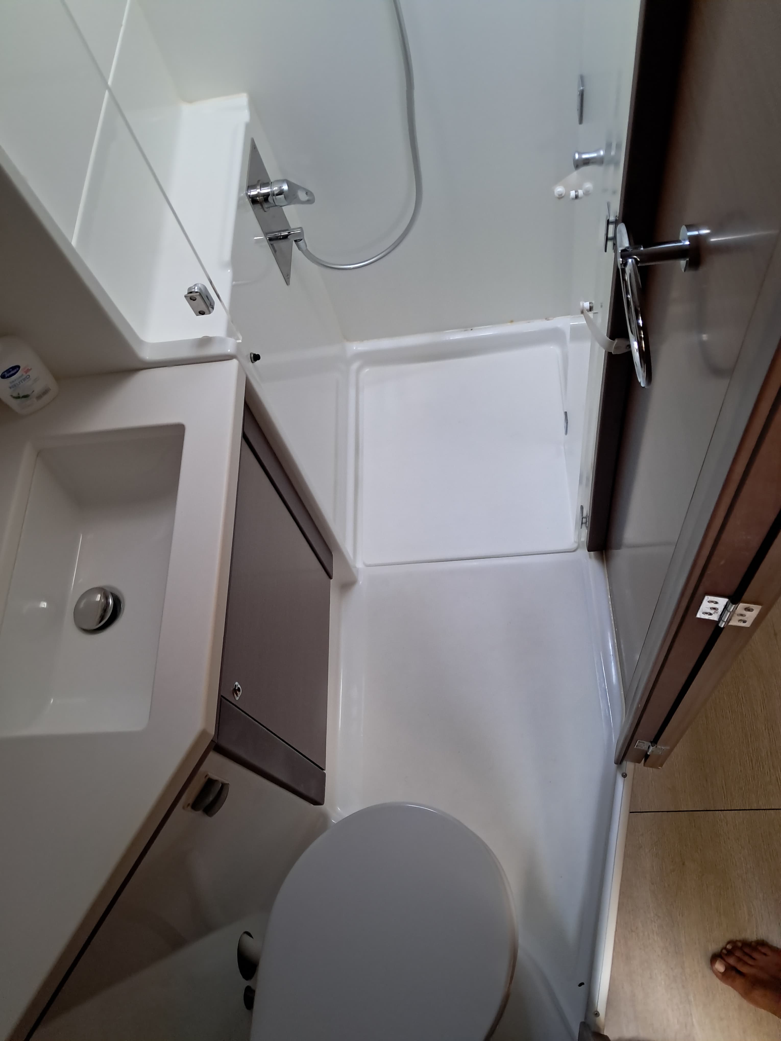 Lagoon 450 Fly - photo 4