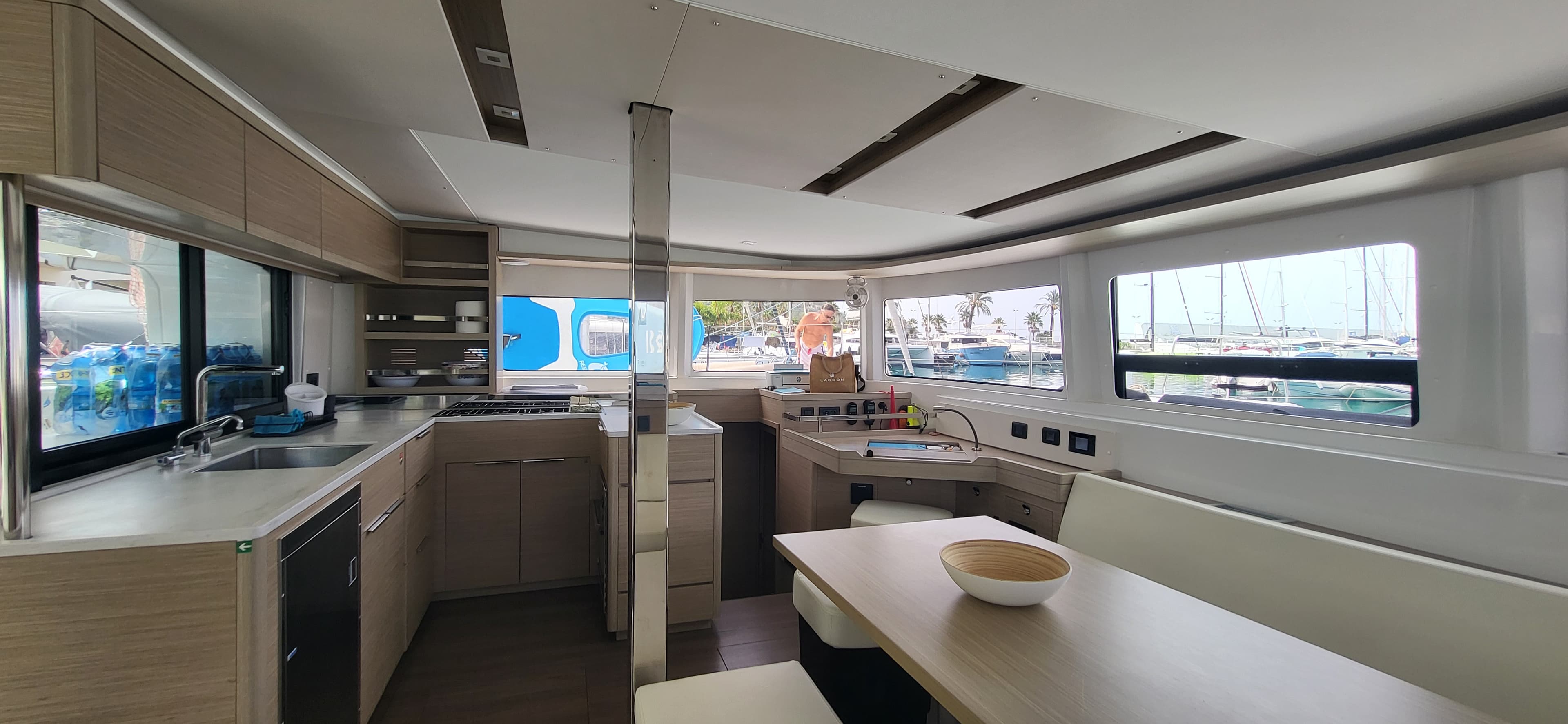Lagoon 46  - photo 13