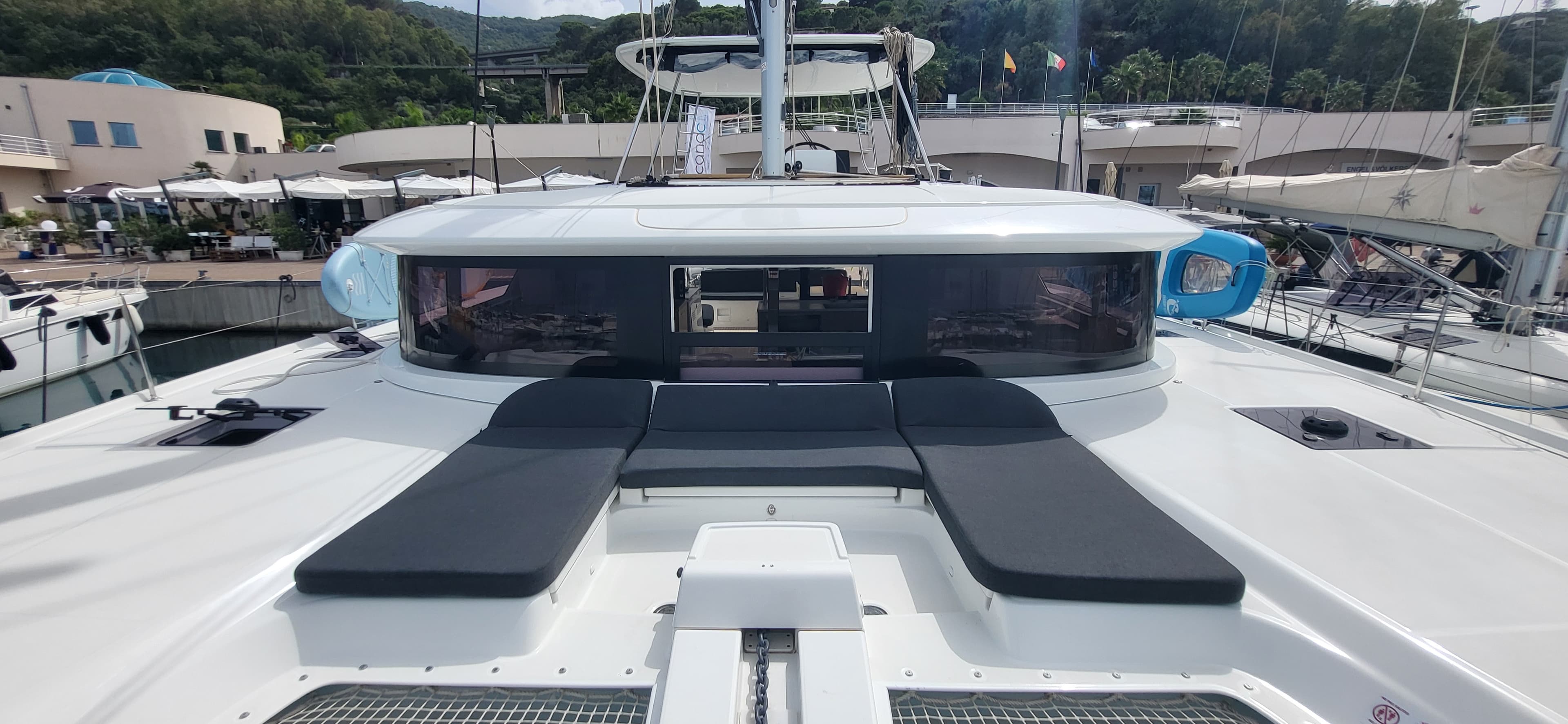 Lagoon 46  - photo 10