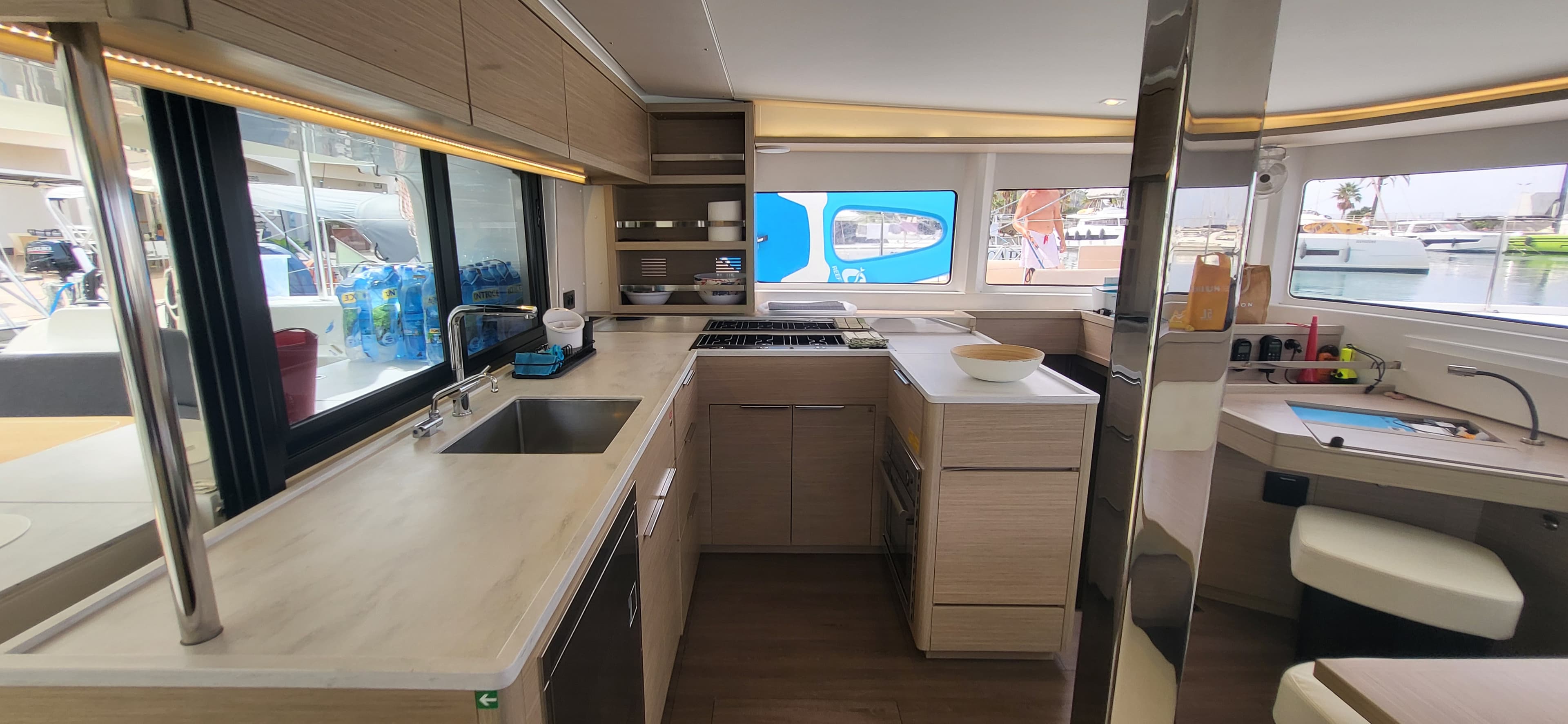 Lagoon 46  - photo 38