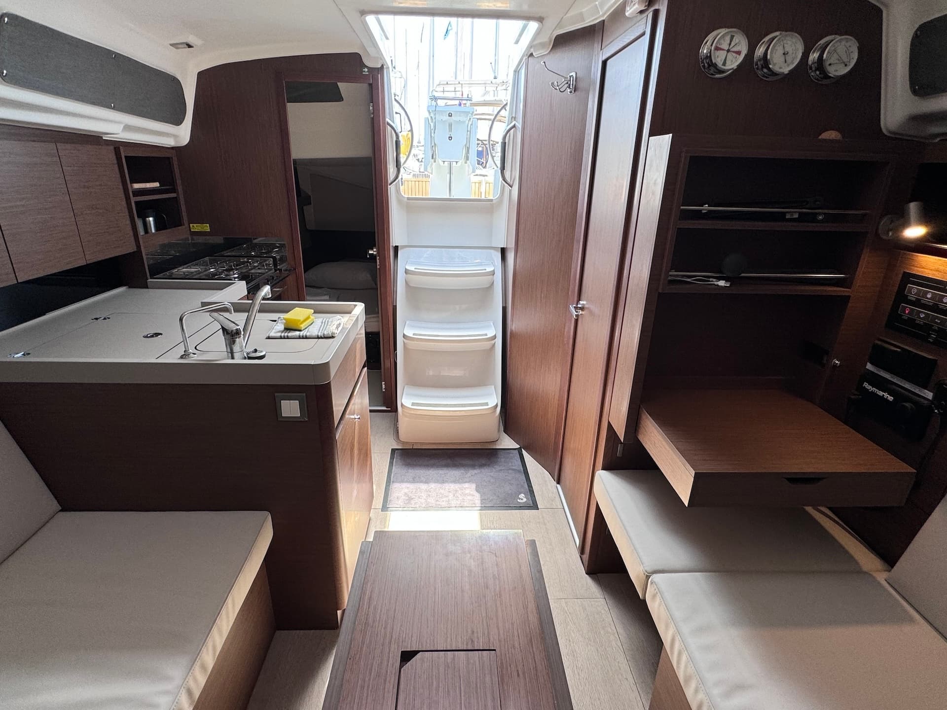 Oceanis 34.1 - photo 10