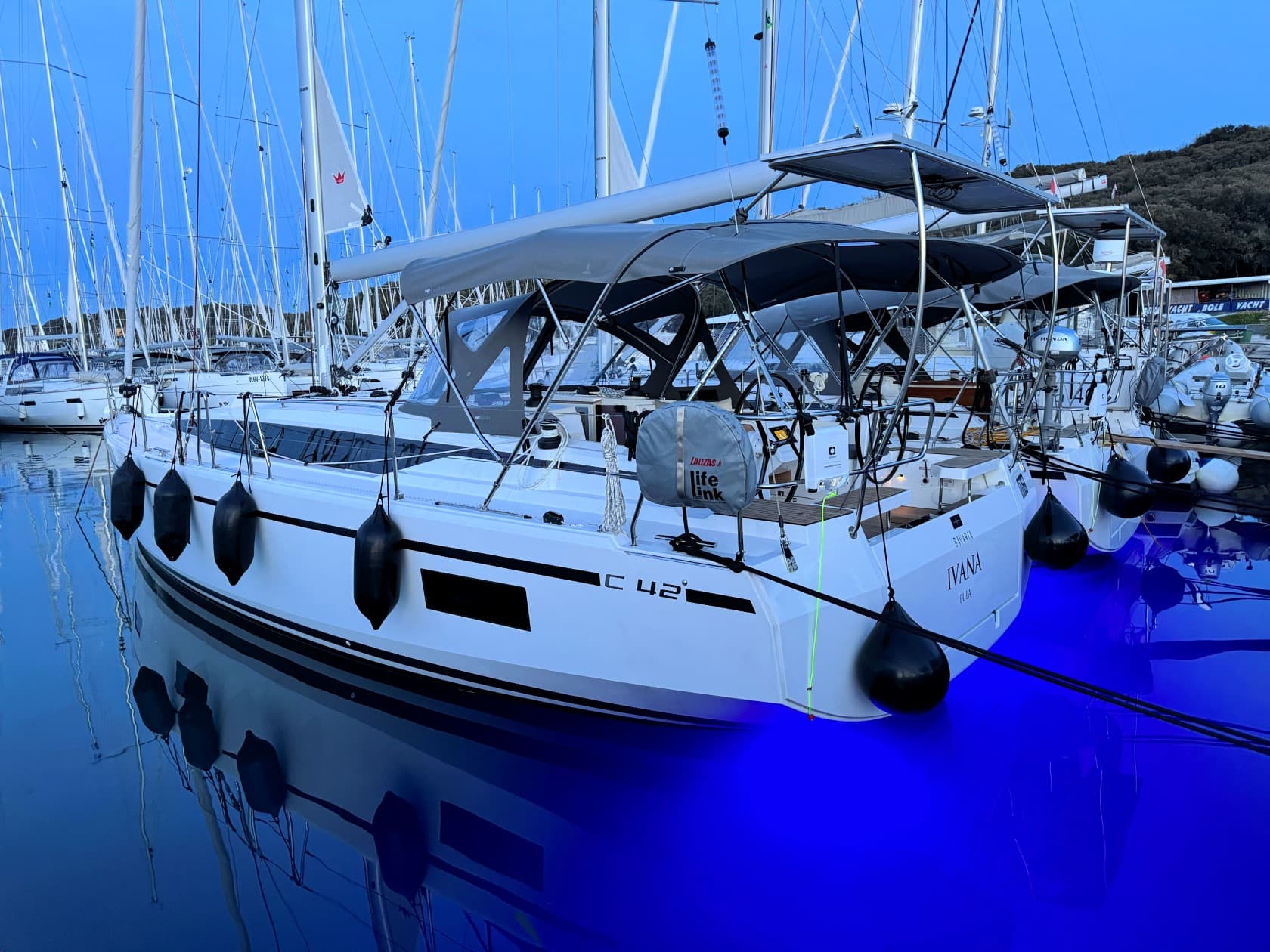 Bavaria C42 - photo 25