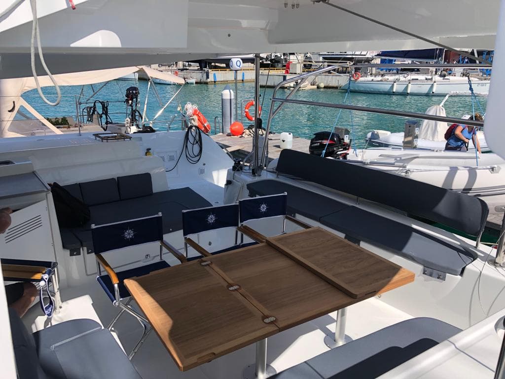 Lagoon 46  - photo 17