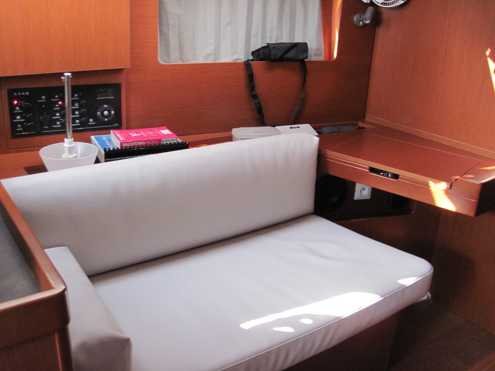 Oceanis 41.1 - photo 22