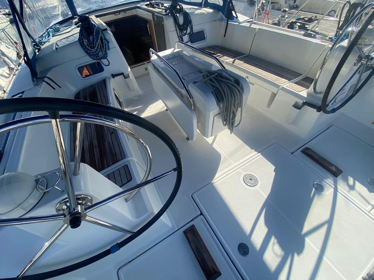 Sun Odyssey 519 - photo 11