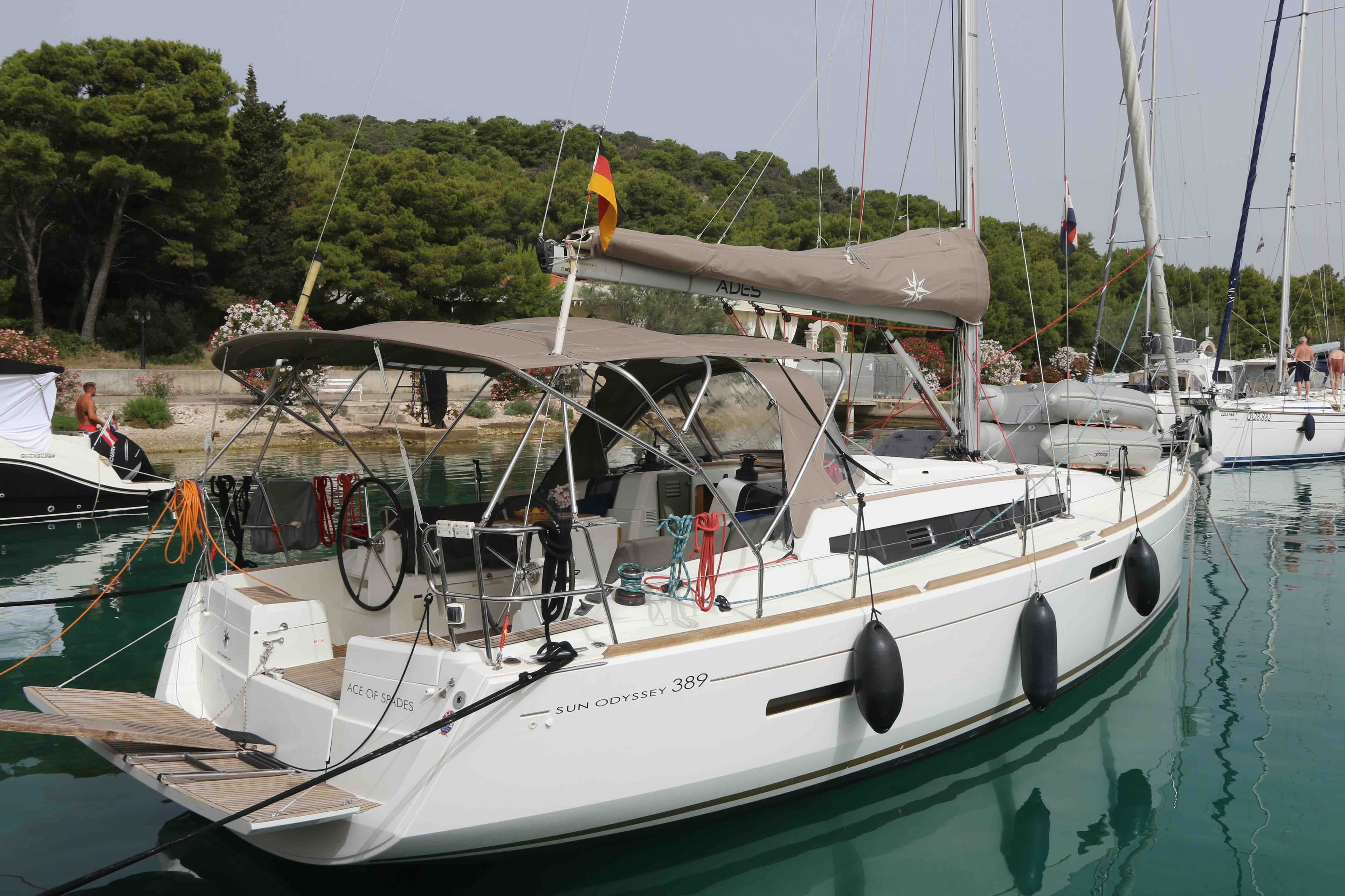 Sun Odyssey 389 - photo 11