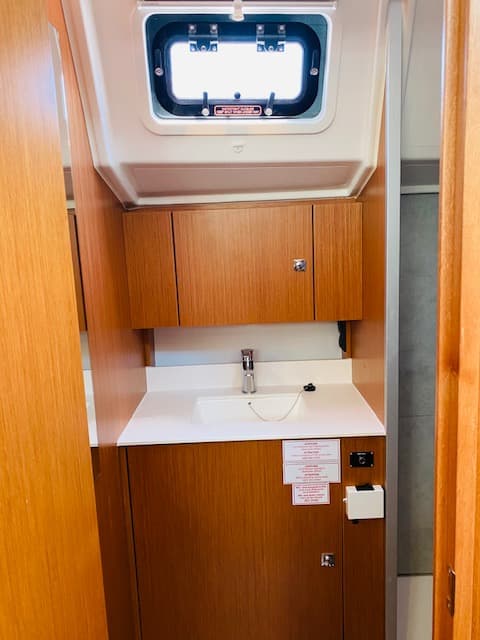 Bavaria C42 - photo 4