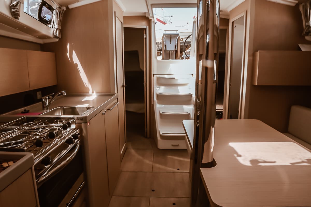 Oceanis 38.1 - photo 7