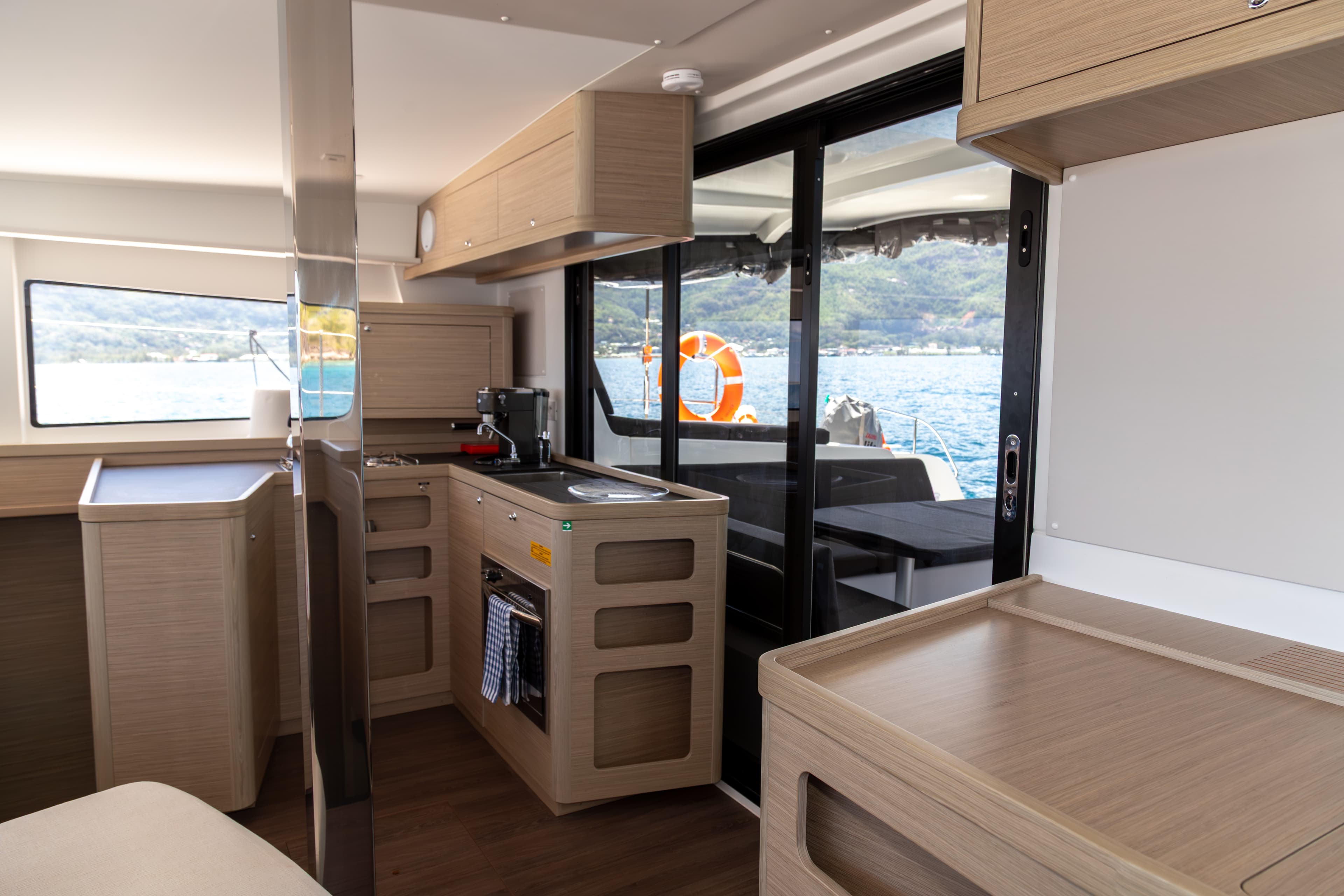 Lagoon 42 - photo 12